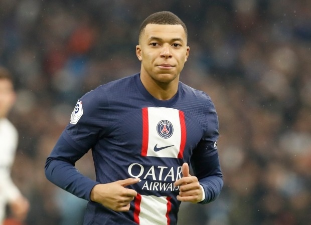 Man Utd được khuyên không nên phí tiền chiêu mộ Kylian Mbappe - 1