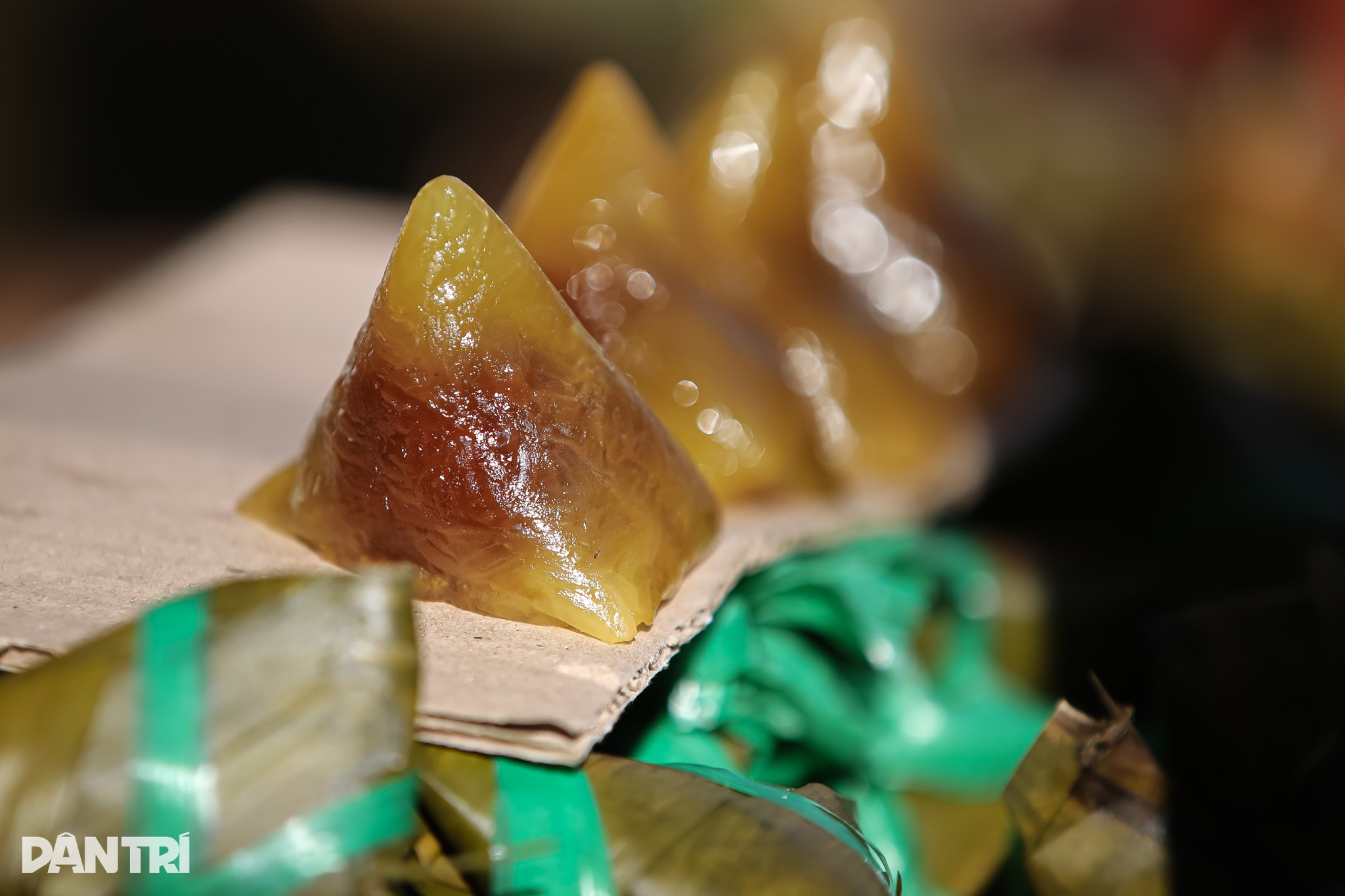 View - Nhộn nhịp chợ Tết Đoan Ngọ ở TPHCM | Báo Dân trí