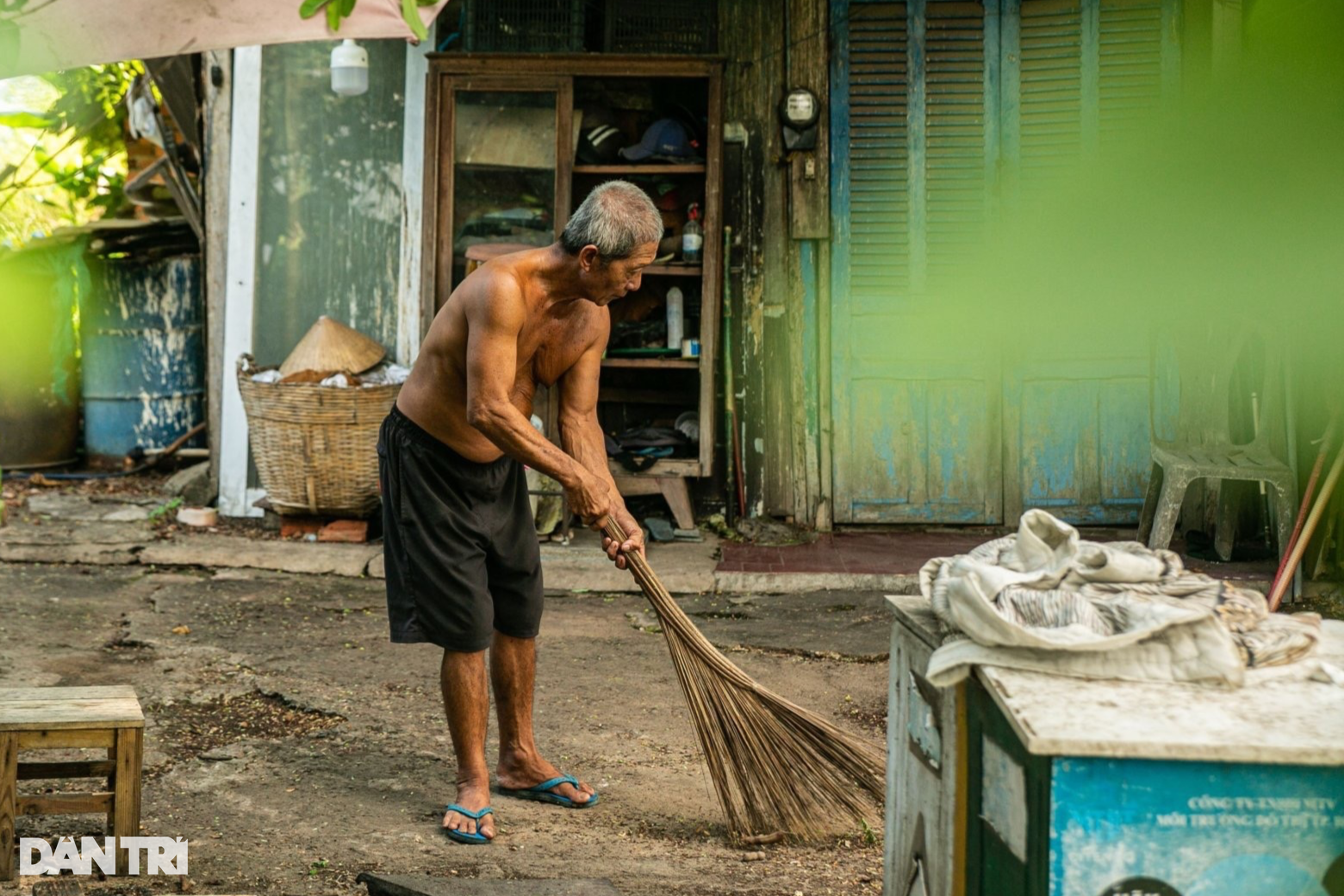 Những hộ dân cuối cùng ở nghĩa trang lớn nhất TPHCM trước quy hoạch - 2