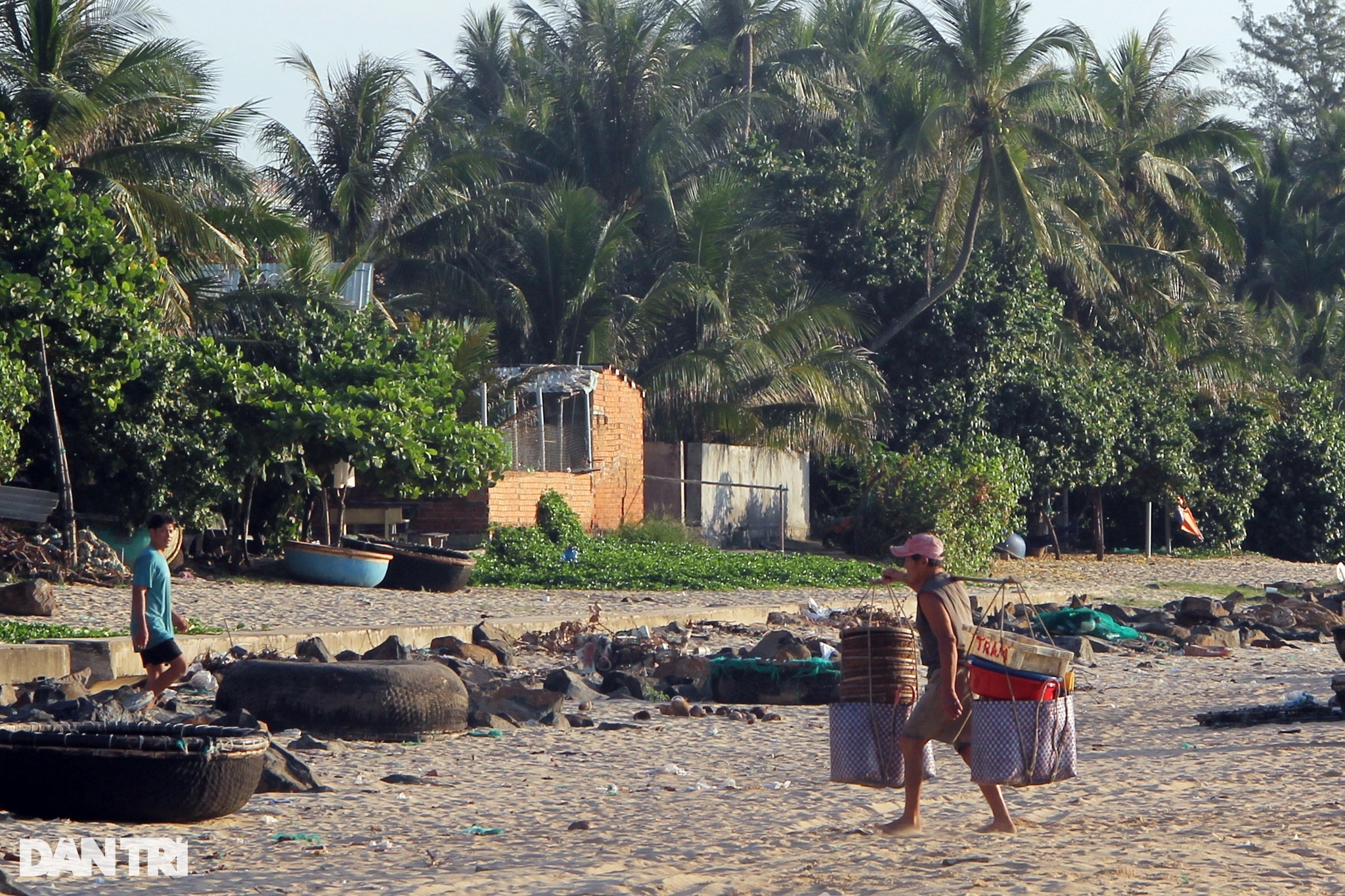 Dermaga pemancingan Long Thuy yang damai di pagi hari - 11 Bến cá Long Thủy bình yên buổi sớm mai - 11
