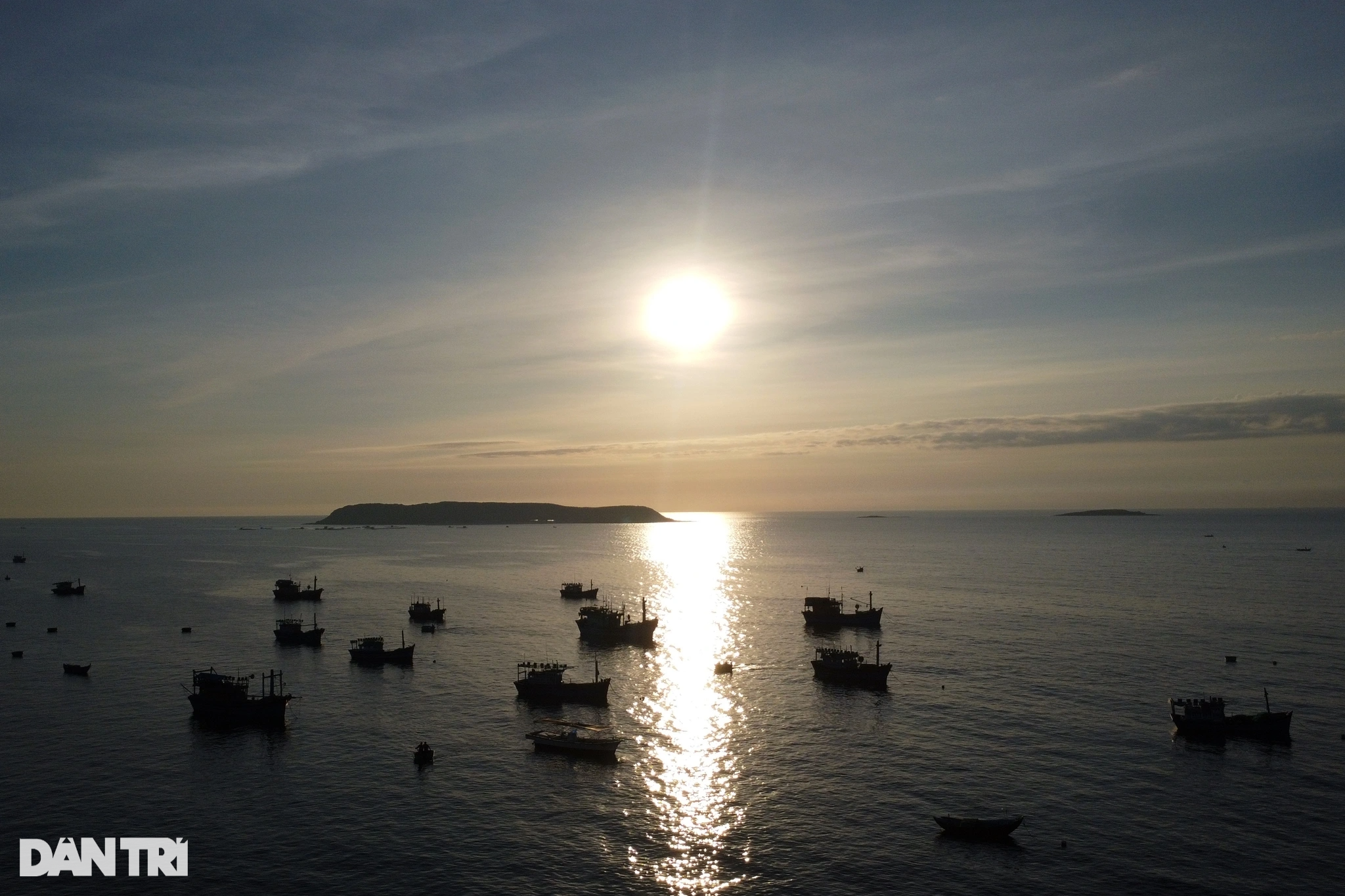 Dermaga pemancingan Long Thuy yang damai di pagi hari - 3 Bến cá Long Thủy bình yên buổi sớm mai - 3