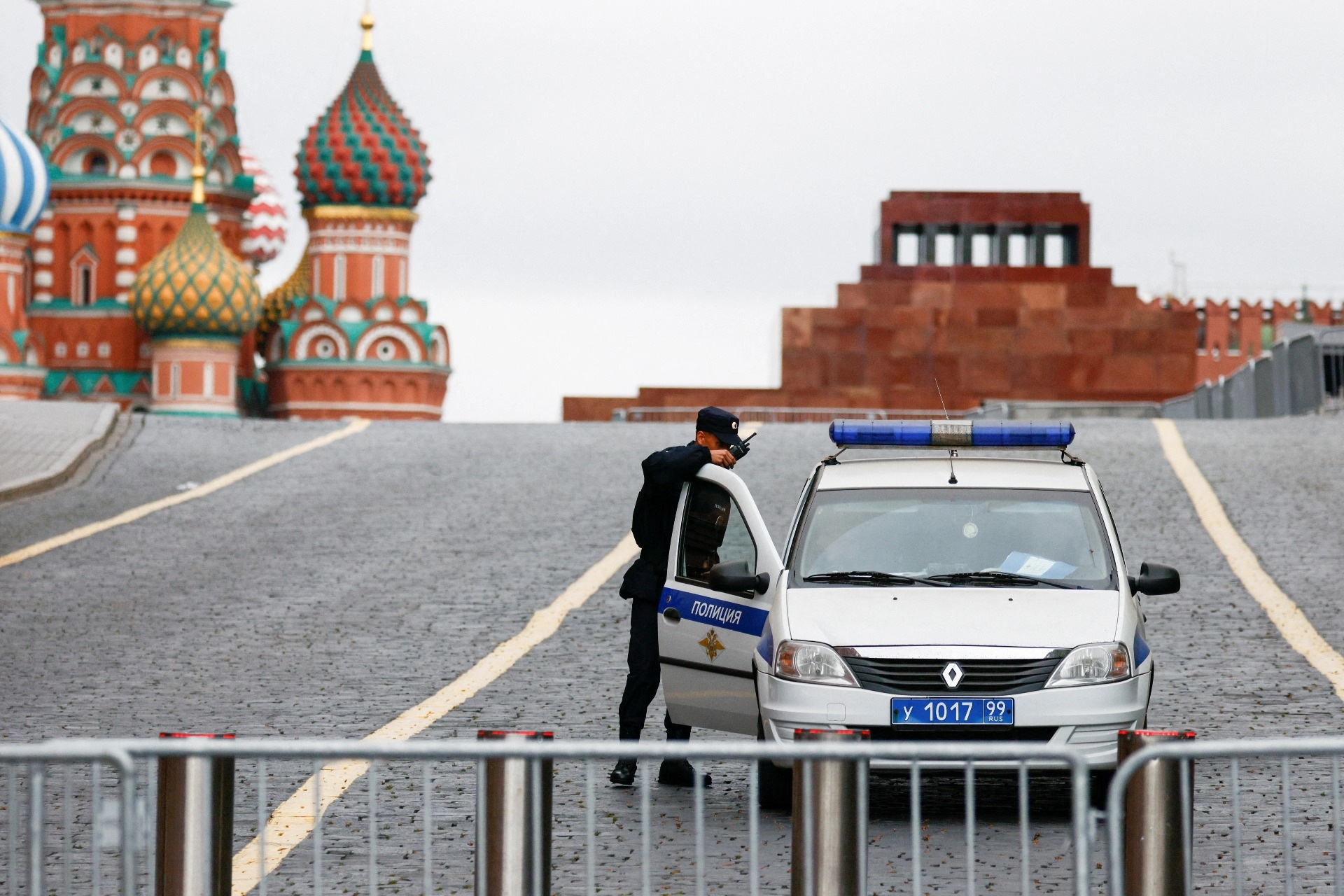 Ukraine phóng hỏa lực vào lãnh thổ Nga, sân bay Moscow tạm dừng hoạt động
