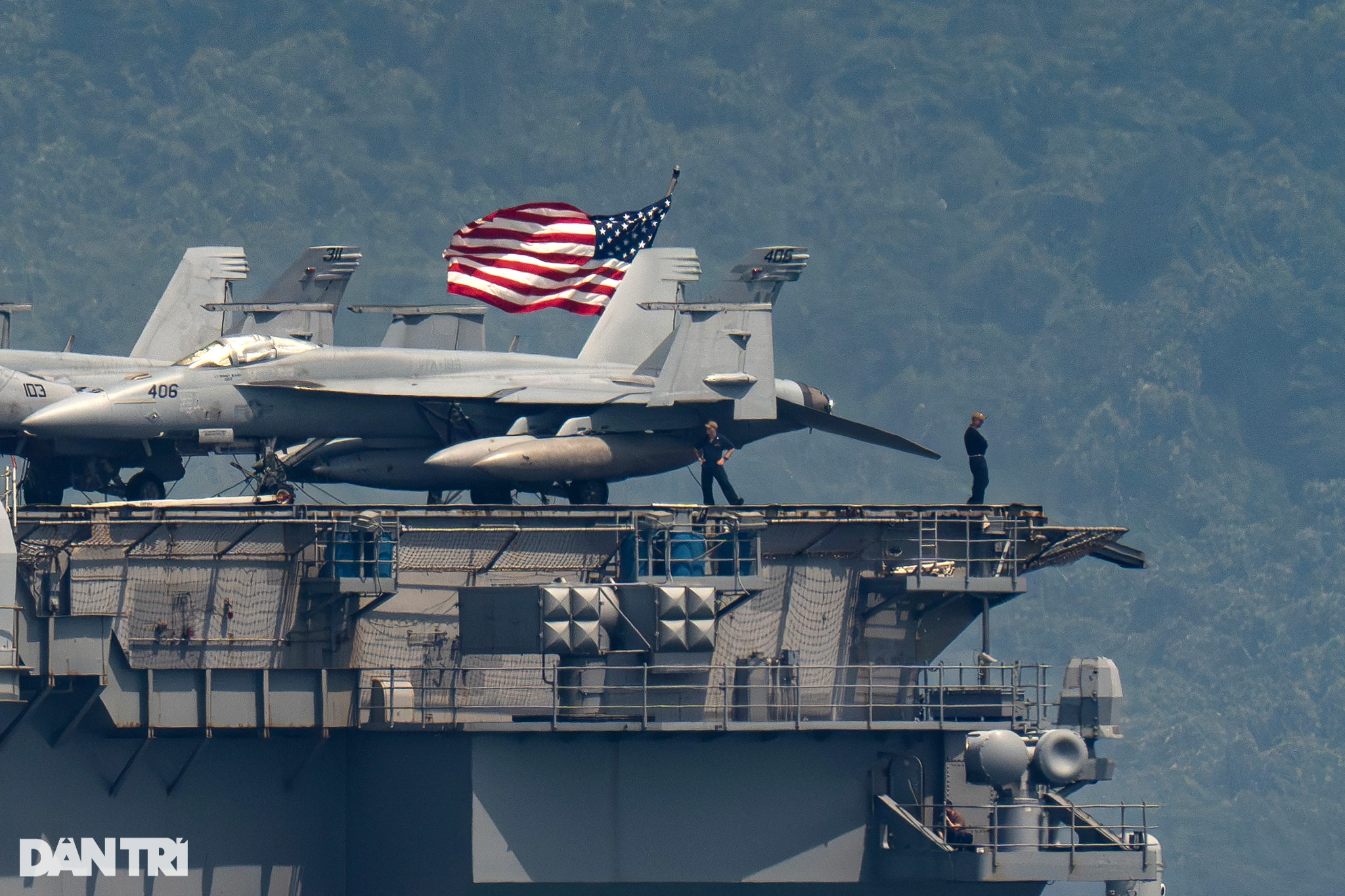 Khách tham quan thấy gì trên tàu sân bay Mỹ USS Ronald Reagan ở Đà Nẵng? - 15