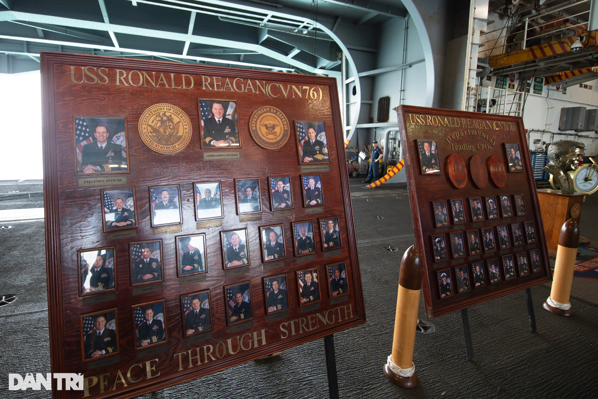 Khách tham quan thấy gì trên tàu sân bay Mỹ USS Ronald Reagan ở Đà Nẵng? - 11