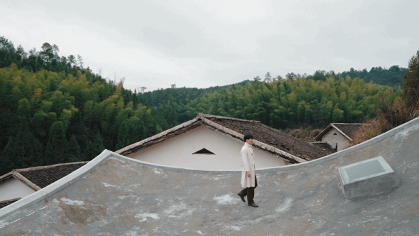 View - Trung Quốc: Con trai chi gần 3 tỷ đồng, làm nhà "bay" độc đáo tặng cha mẹ | Báo Dân trí