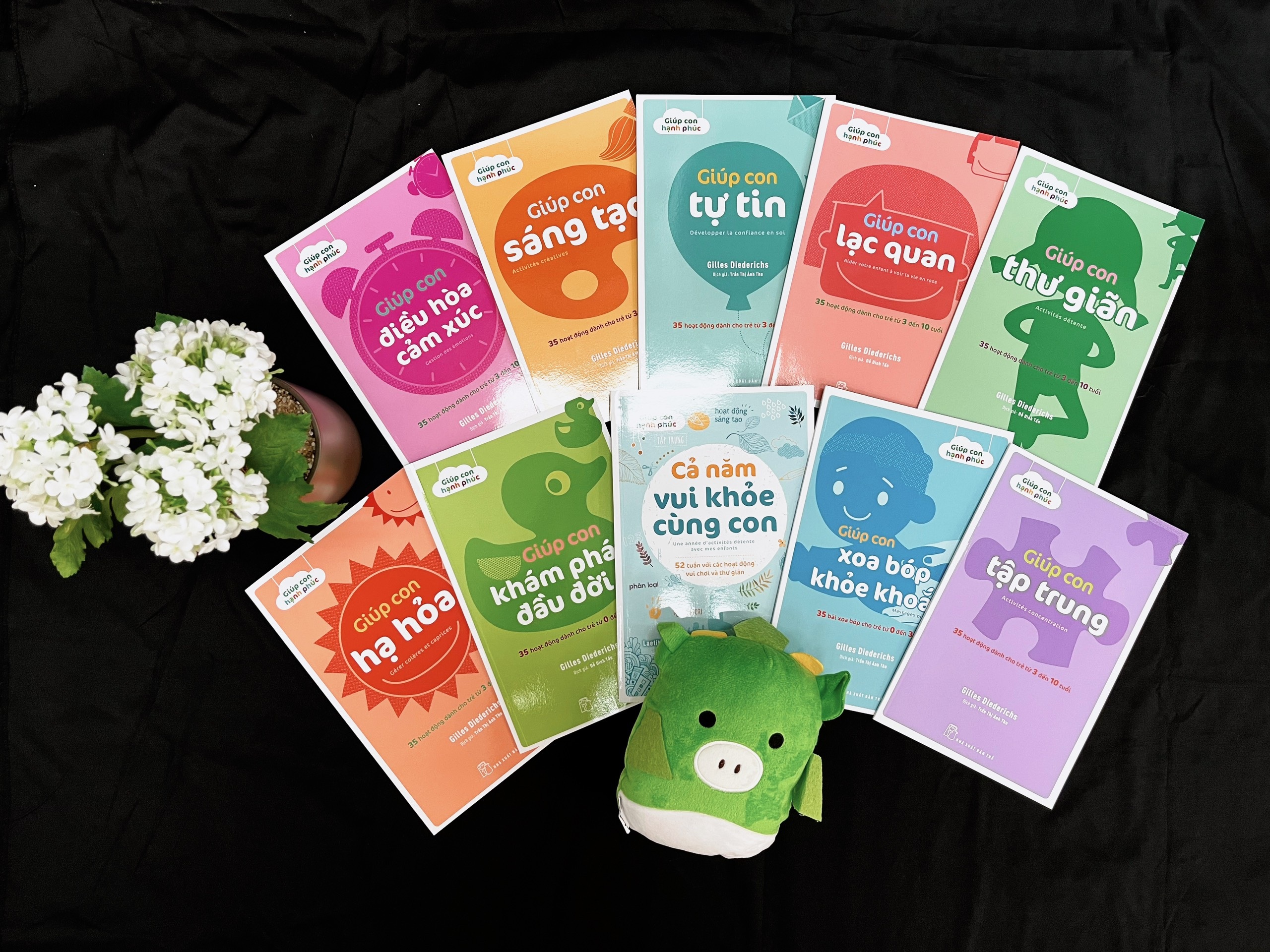 Books for Vietnamese Family Day: Everyone needs to learn how to live happily - 1 Sách cho ngày Gia đình Việt Nam: Ai cũng cần học cách chung sống hạnh phúc - 1