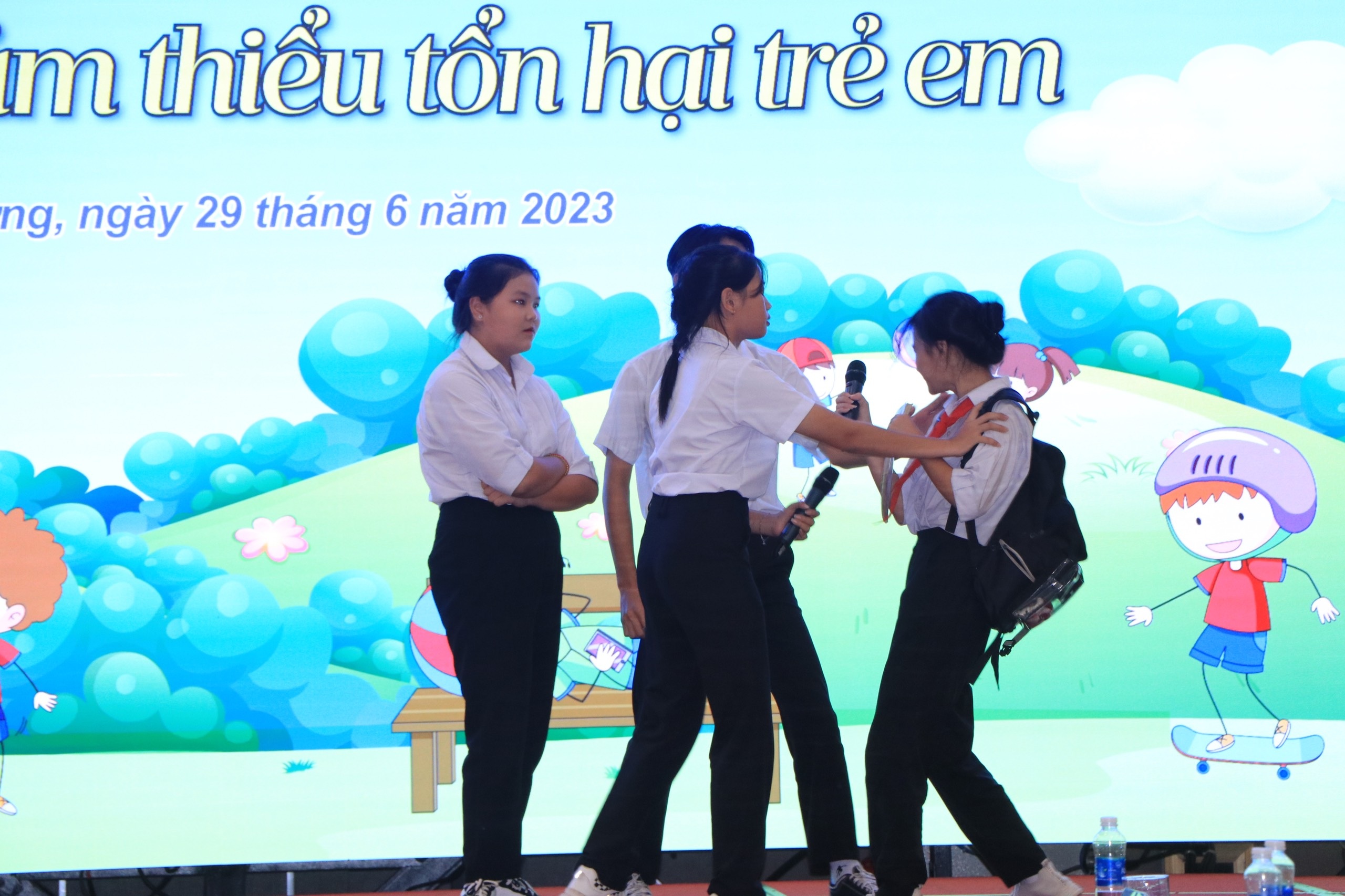 Lãnh đạo tỉnh Bình Dương đối thoại cùng trẻ em - 3