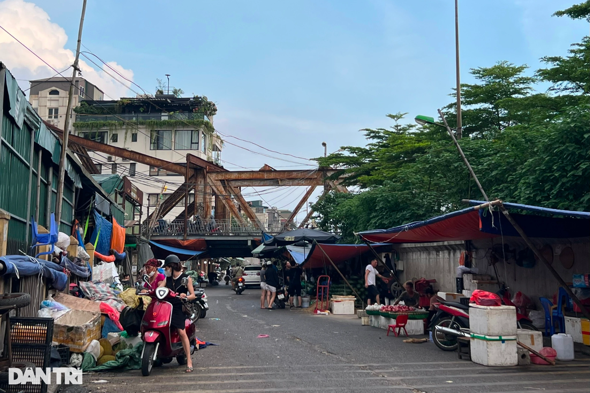 Một góc nhỏ ở Hà Nội, người dân quyết không dùng điện bất chấp nắng nóng - 7