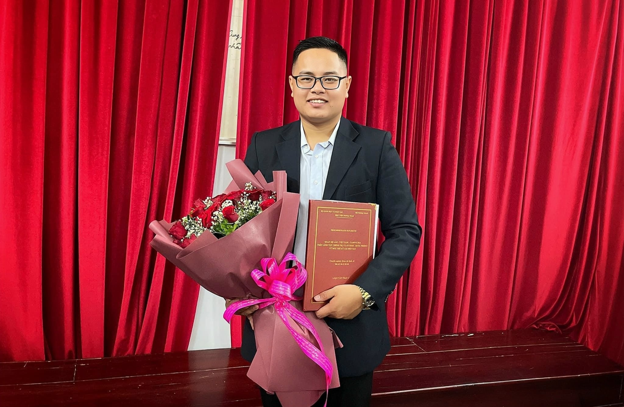View - Chàng trai Lào lấy vợ Việt, kể tình yêu đặc biệt với mảnh đất hình chữ S | Báo Dân trí