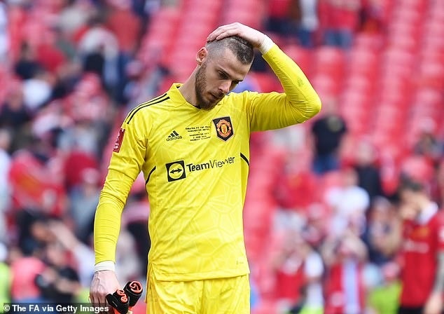 Khôi hài cách ứng xử của Man Utd với De Gea - 1