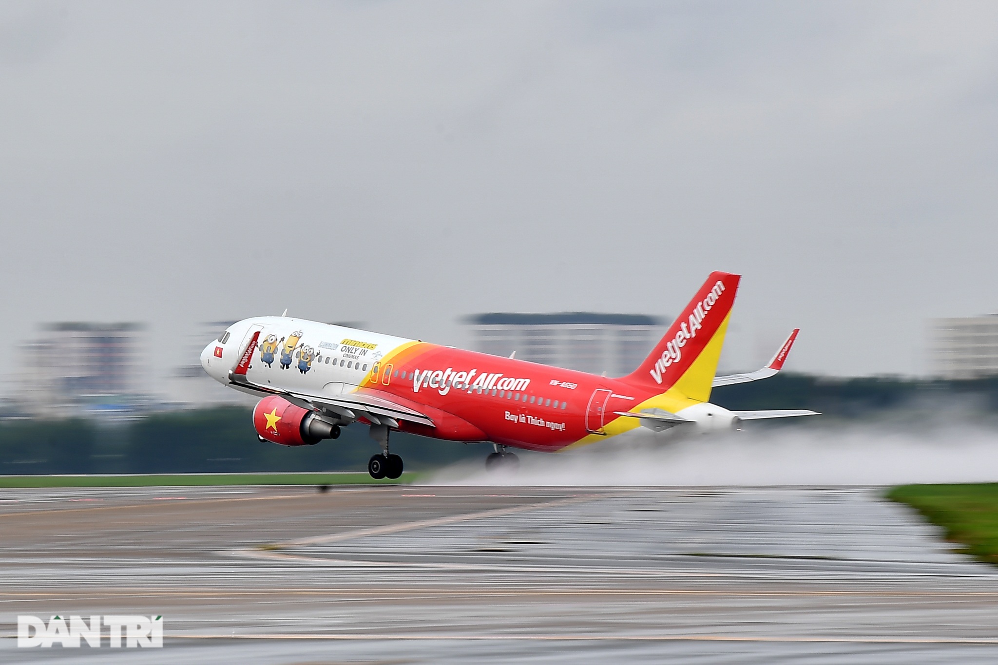 Máy bay đến Phú Quốc phải chuyển hướng vì cảnh báo hóc khí, hỏng động cơ - 1