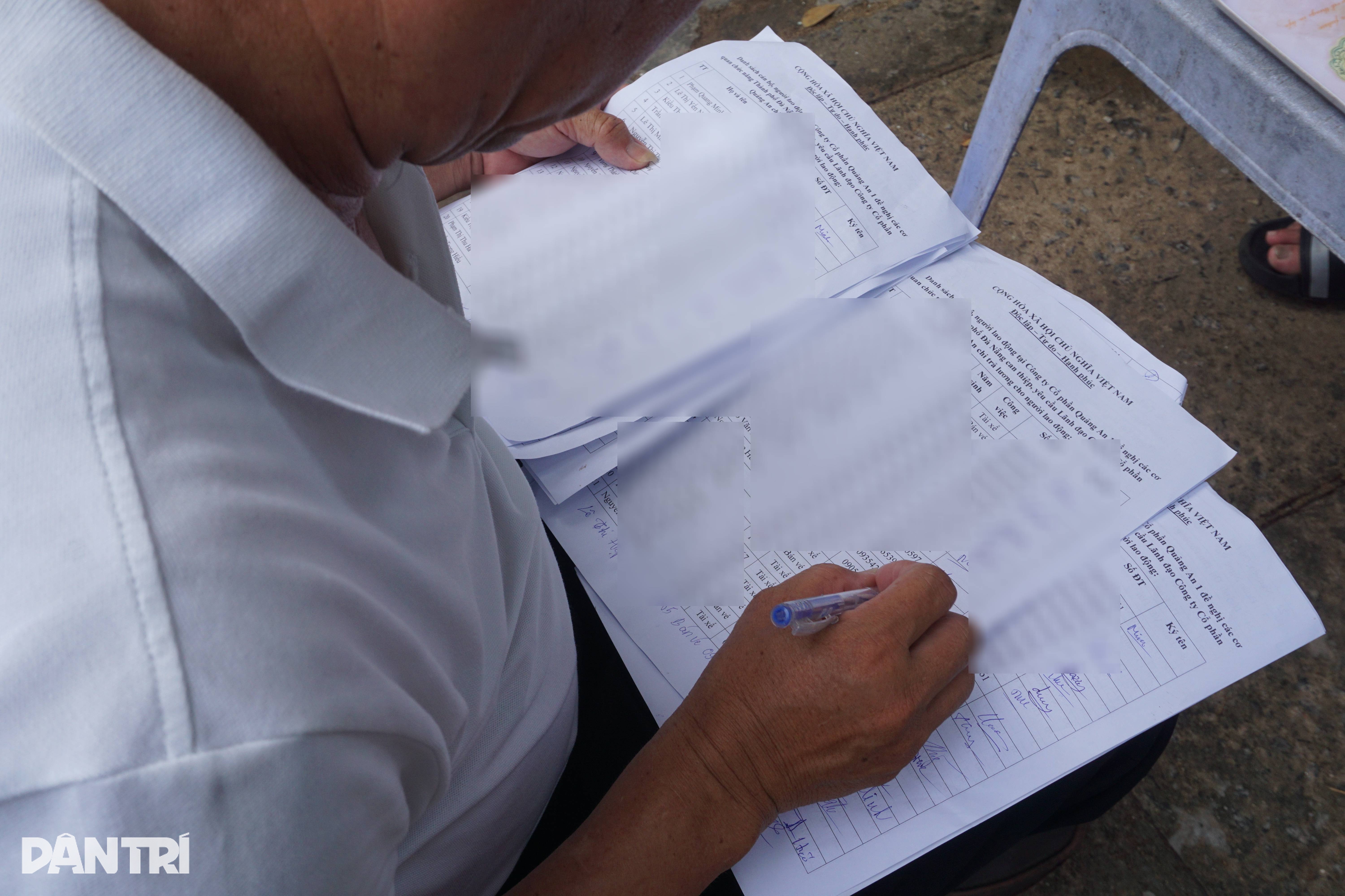 ຄົນຂັບລົດເມຕ້ອງປະຕິບັດທຸກເດືອນເພື່ອ… ໄດ້ເງິນເດືອນ - 2 Tài xế xe buýt tháng nào cũng phải làm mình, làm mẩy để… đòi lương - 2