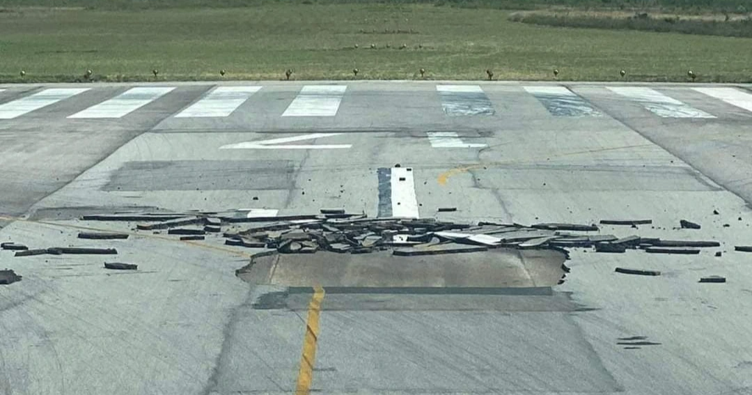 Cục Hàng không cử đoàn kiểm tra hư hỏng đường băng sân bay Vinh - 1