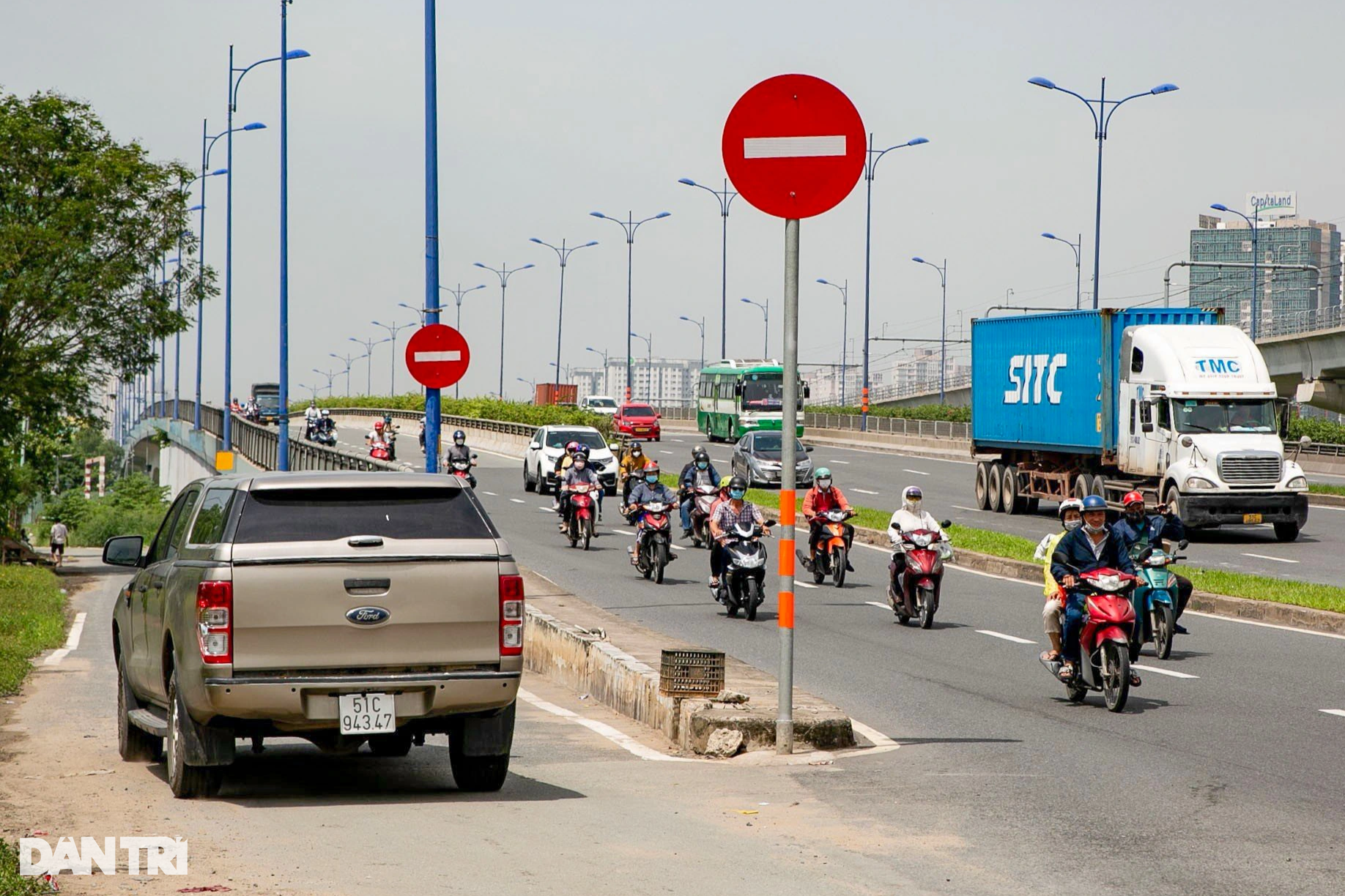 Ô tô đi ngược chiều để né trạm thu phí Xa lộ Hà Nội hơn một năm - 1