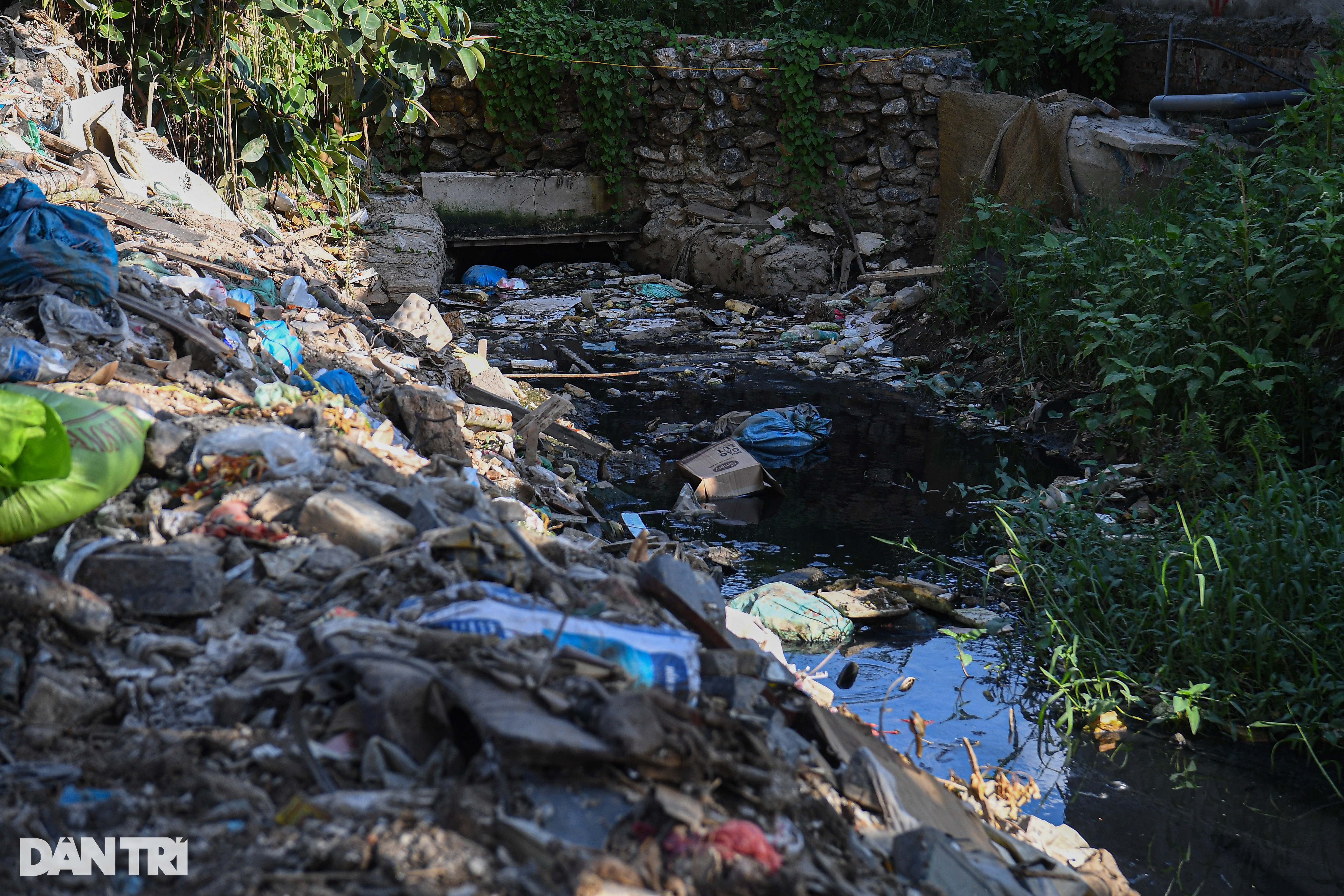 Hà Nội: Con ngõ dài 200m ngập trong rác khiến người dân khốn khổ - 5