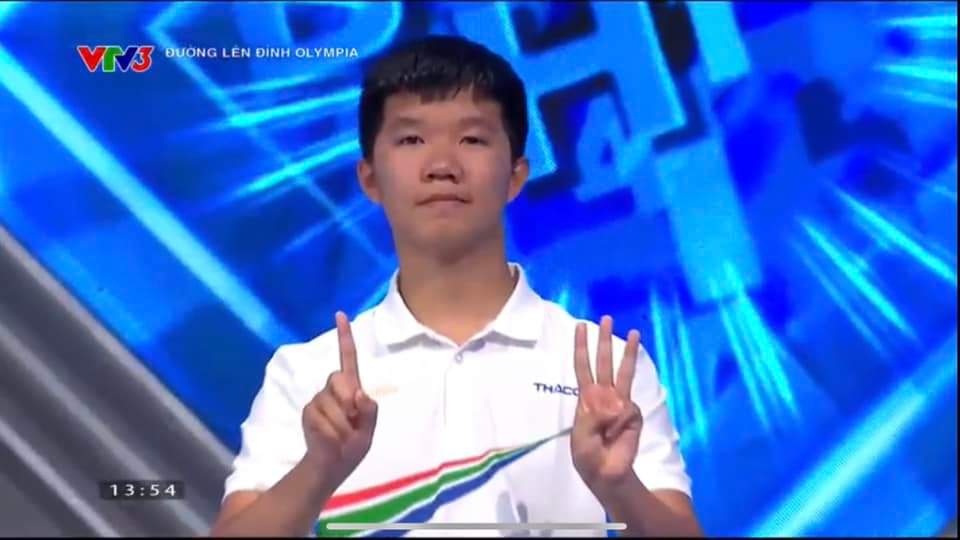 Nam sinh mang cầu truyền hình chung kết Olympia về Thanh Hóa sau 13 năm - 1
