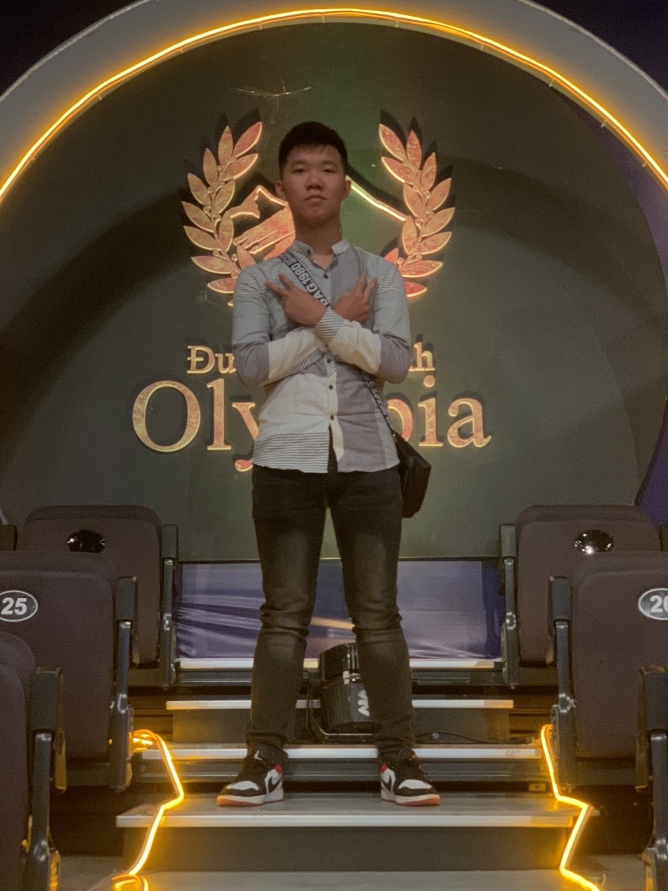 Nam sinh mang cầu truyền hình chung kết Olympia về Thanh Hóa sau 13 năm - 4