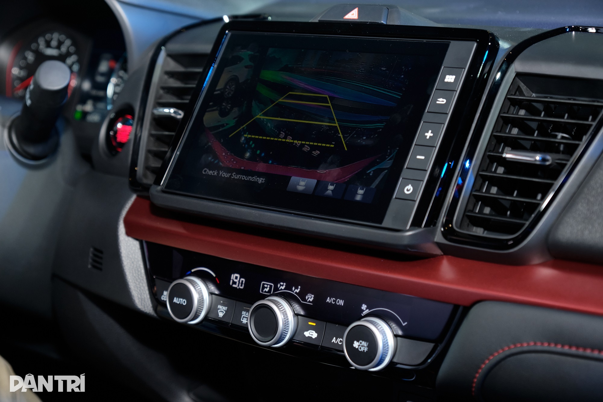 View - Chênh lệch tới 50 triệu đồng, các bản của Honda City 2023 có gì khác biệt? | Báo Dân trí