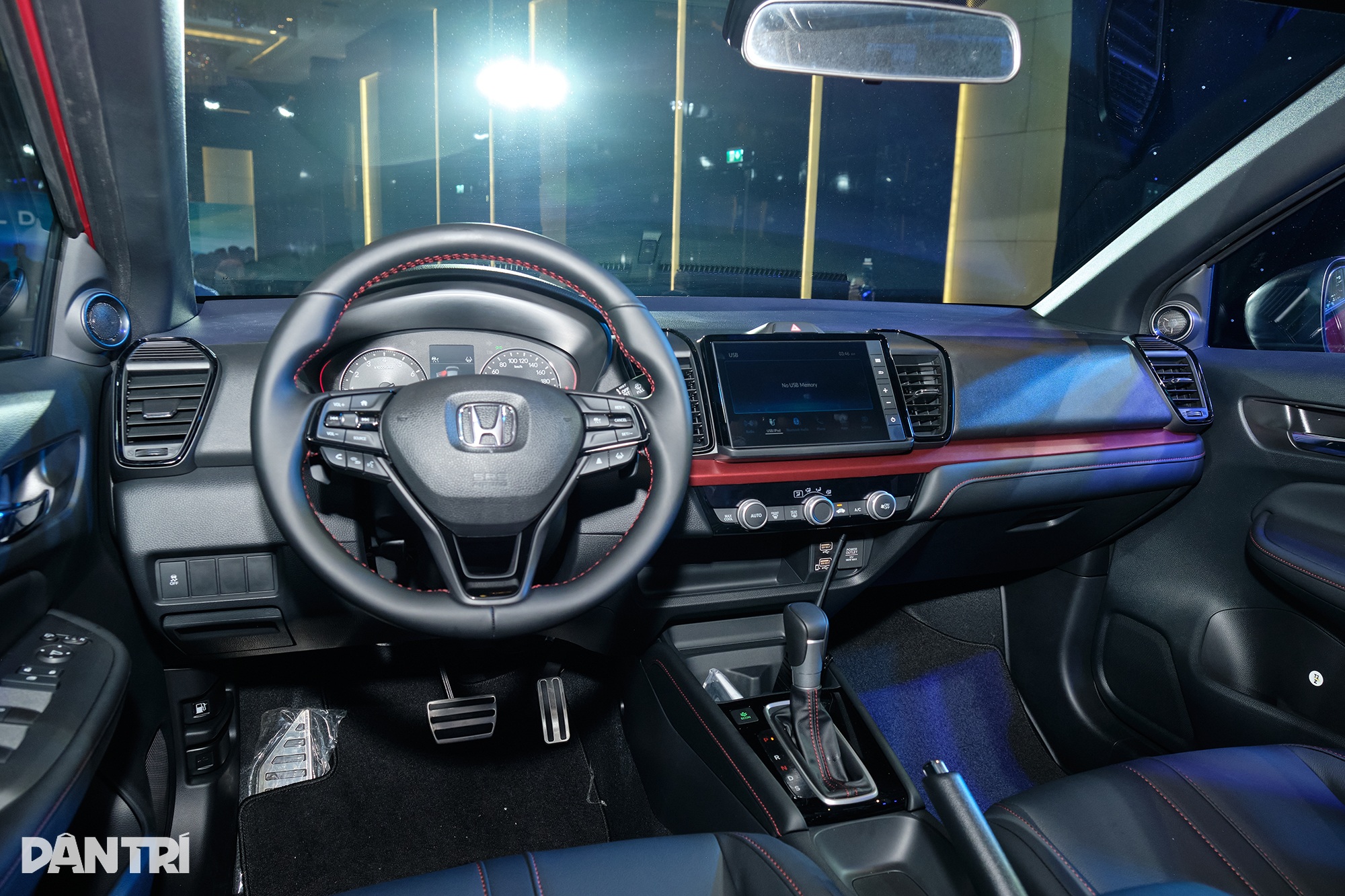 View - Chênh lệch tới 50 triệu đồng, các bản của Honda City 2023 có gì khác biệt? | Báo Dân trí