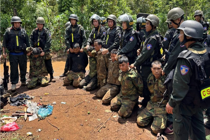 Băng rừng, vượt đồi truy bắt các đối tượng trong vụ khủng bố tại Đắk Lắk - 12