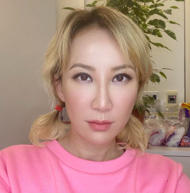 ជ្រុងលាក់ខ្លួនដ៏អកុសលរបស់ Coco Lee: ការធ្លាក់ទឹកចិត្តធ្ងន់ធ្ងរ អាពាហ៍ពិពាហ៍ដែលបែកបាក់ - 5 Góc khuất bất hạnh của Coco Lee: Trầm cảm nặng, hôn nhân rạn nứt - 5