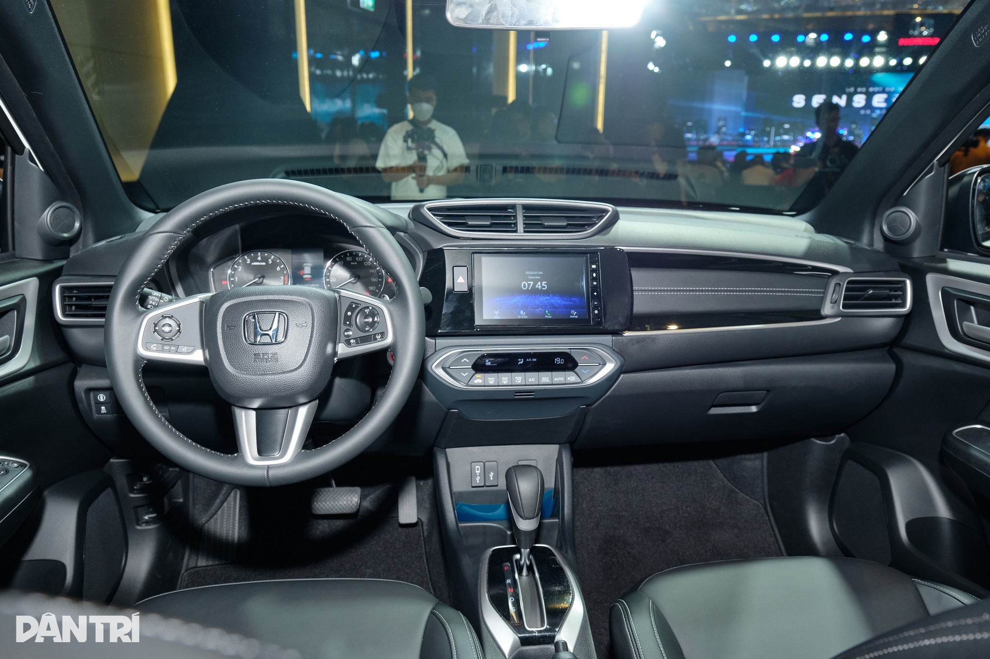View - Khoảng 650 triệu đồng, chọn Honda BR-V tiêu chuẩn hay Xpander bản đắt nhất? | Báo Dân trí