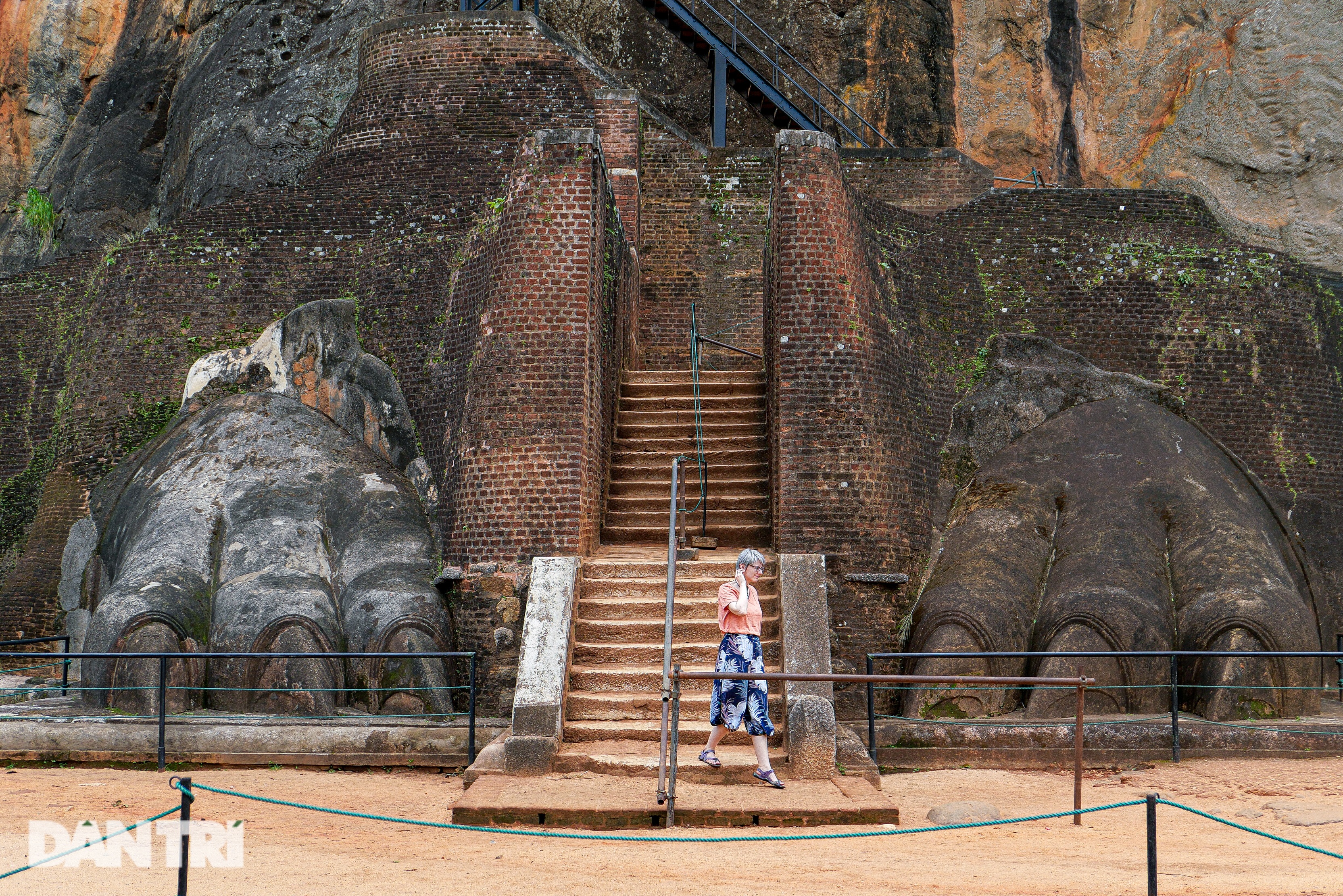 View - Cận cảnh "pháo đài sư tử" cao gần 200m giữa rừng rậm Sri Lanka | Báo Dân trí