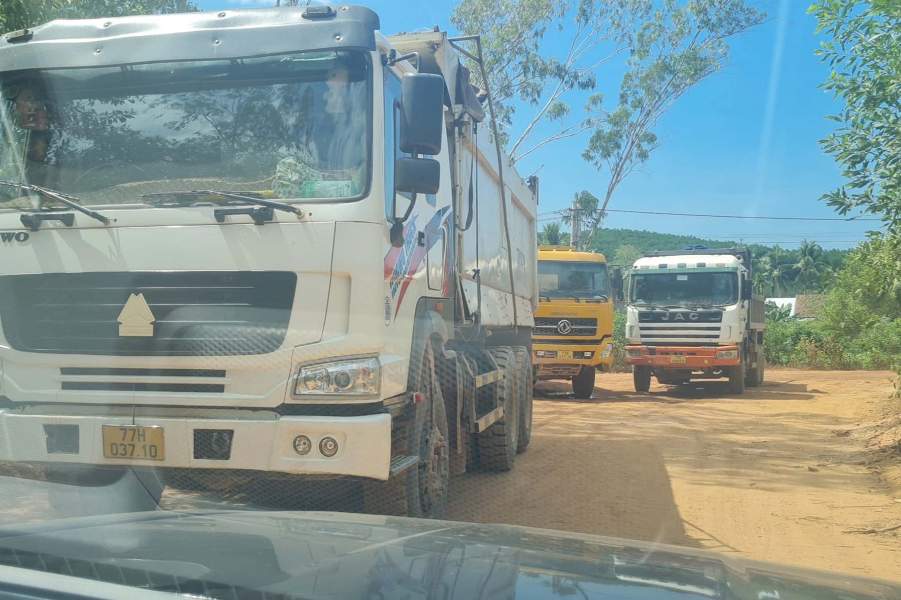 Bình Định: Ồ ạt khoét đồi lấy đất khi chưa được cấp phép - 1 Bình Định: Ồ ạt khoét đồi lấy đất khi chưa được cấp phép - 1