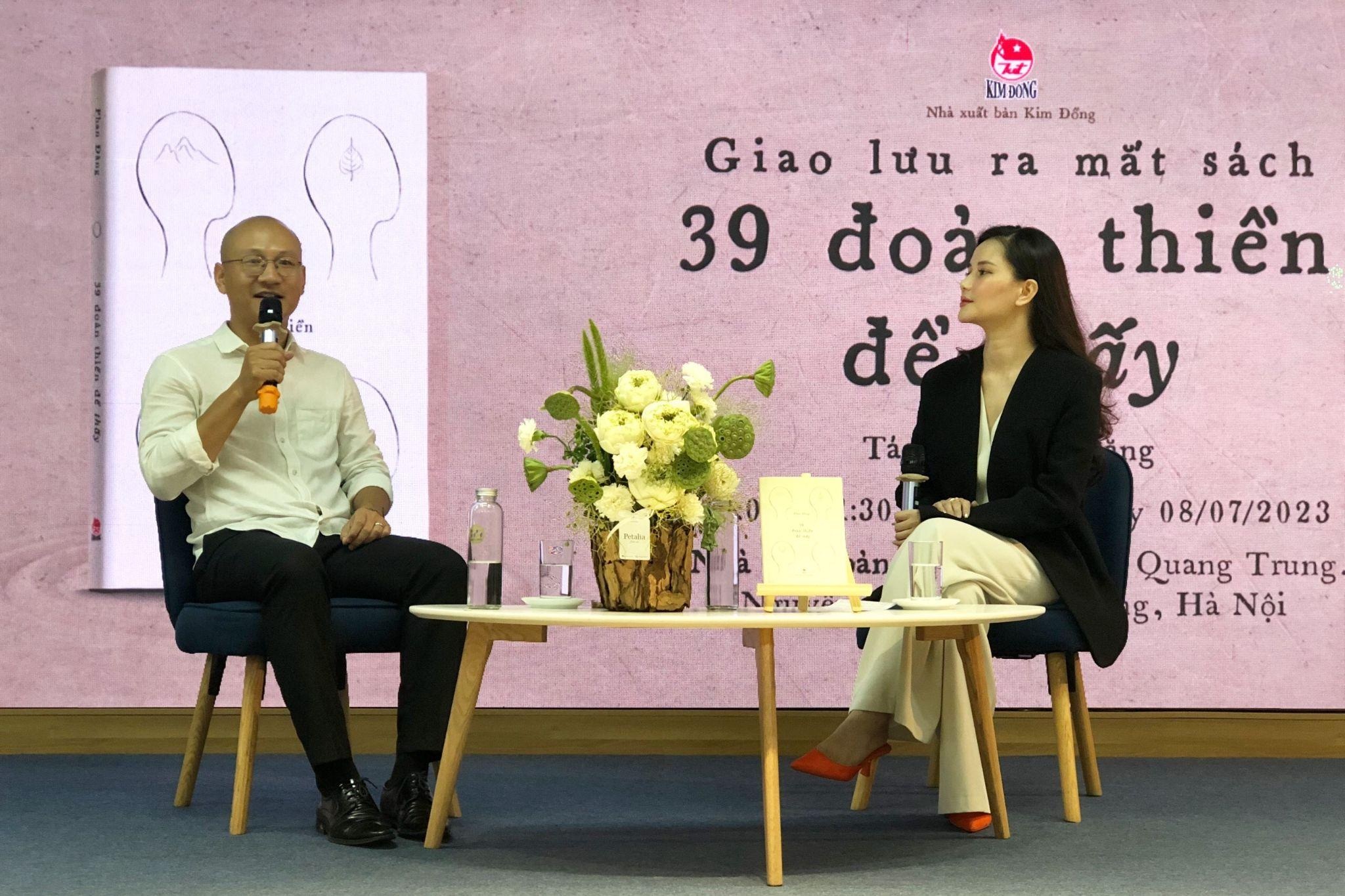 Журналіст Фан Данг презентує свою книгу «39 коротких медитацій для перегляду - 1» Nhà báo Phan Đăng ra mắt cuốn sách 39 đoản thiền để thấy - 1