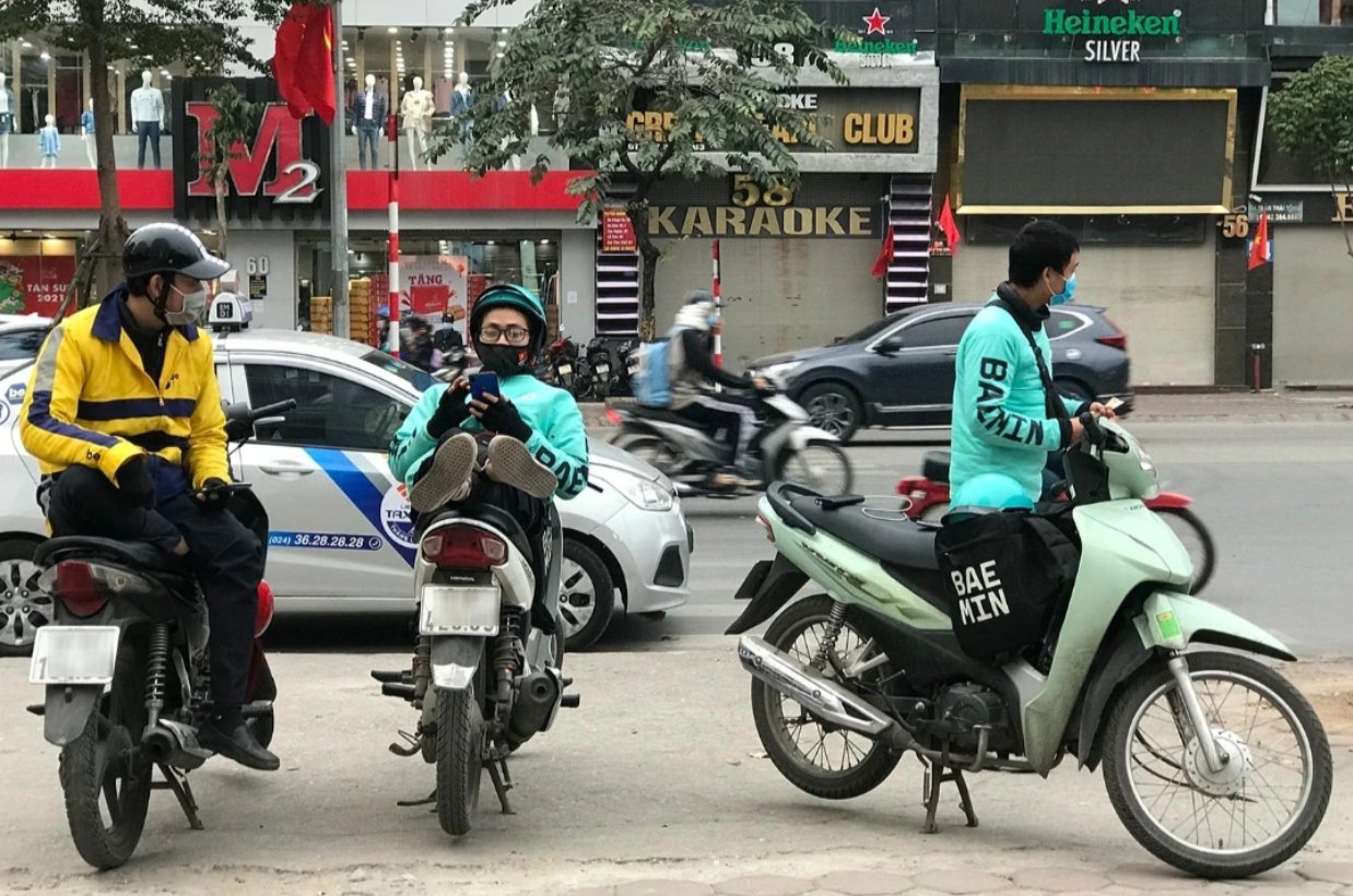 ປະເຊີນກັບຄື້ນຂອງການປົດຕໍາແໜ່ງ, ຄົນຂັບລົດເຕັກໂນໂລຊີ: ສ່ວນຫຼາຍເຂົາເຈົ້າຈະກັບຄືນໄປບ້ານເກີດເພື່ອລ້ຽງງົວ - 3 Trước làn sóng sa thải, tài xế xe công nghệ: Cùng lắm về quê… chăn bò - 3