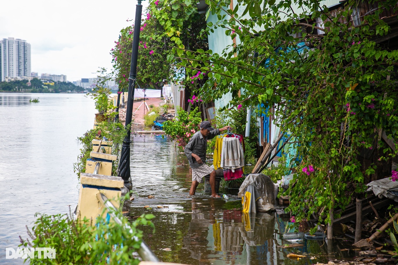 Sạt lở bờ kênh Thanh Đa: Có thể phá dỡ nhà dân - 1