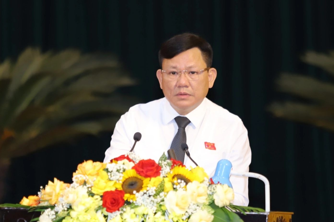 ໃນ 6 ເດືອນຕົ້ນປີ ມີຄົນງານ 30.000 ກວ່າຄົນ - 2. 6 tháng đầu năm, hơn 30.000 lao động được giải quyết việc làm - 2