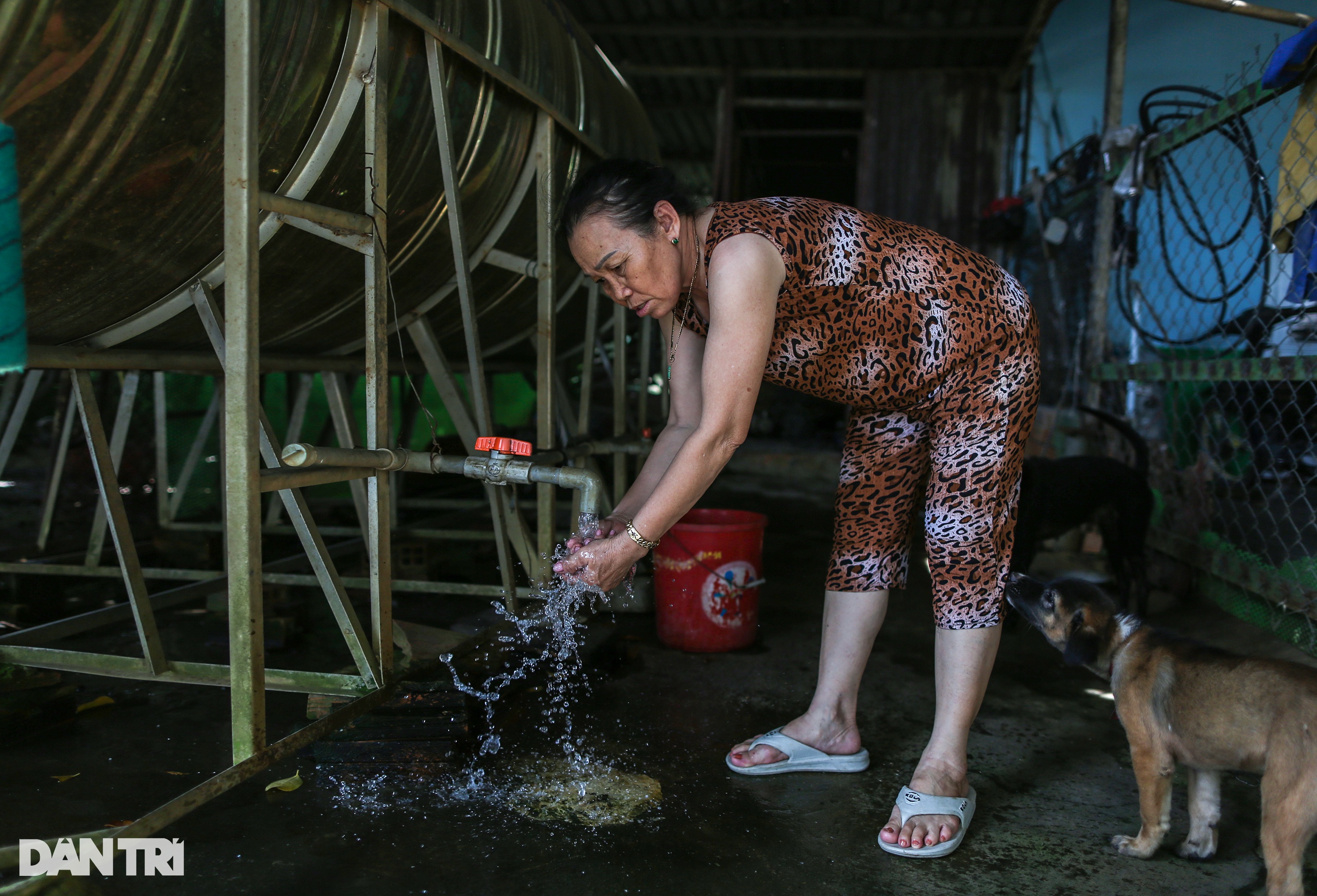 Khói mù mịt, nước bẩn bủa vây người dân quanh khu xử lý rác huyện Củ Chi - 15