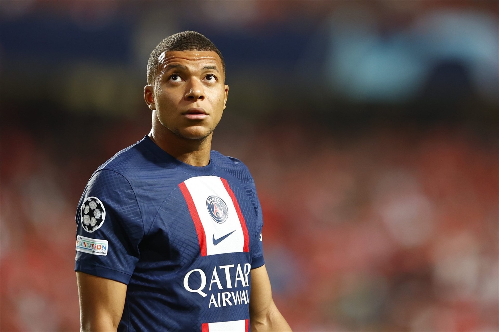 Mbappe chơi tất tay, chấp nhận ngồi chơi cả mùa để đấu với PSG - 1