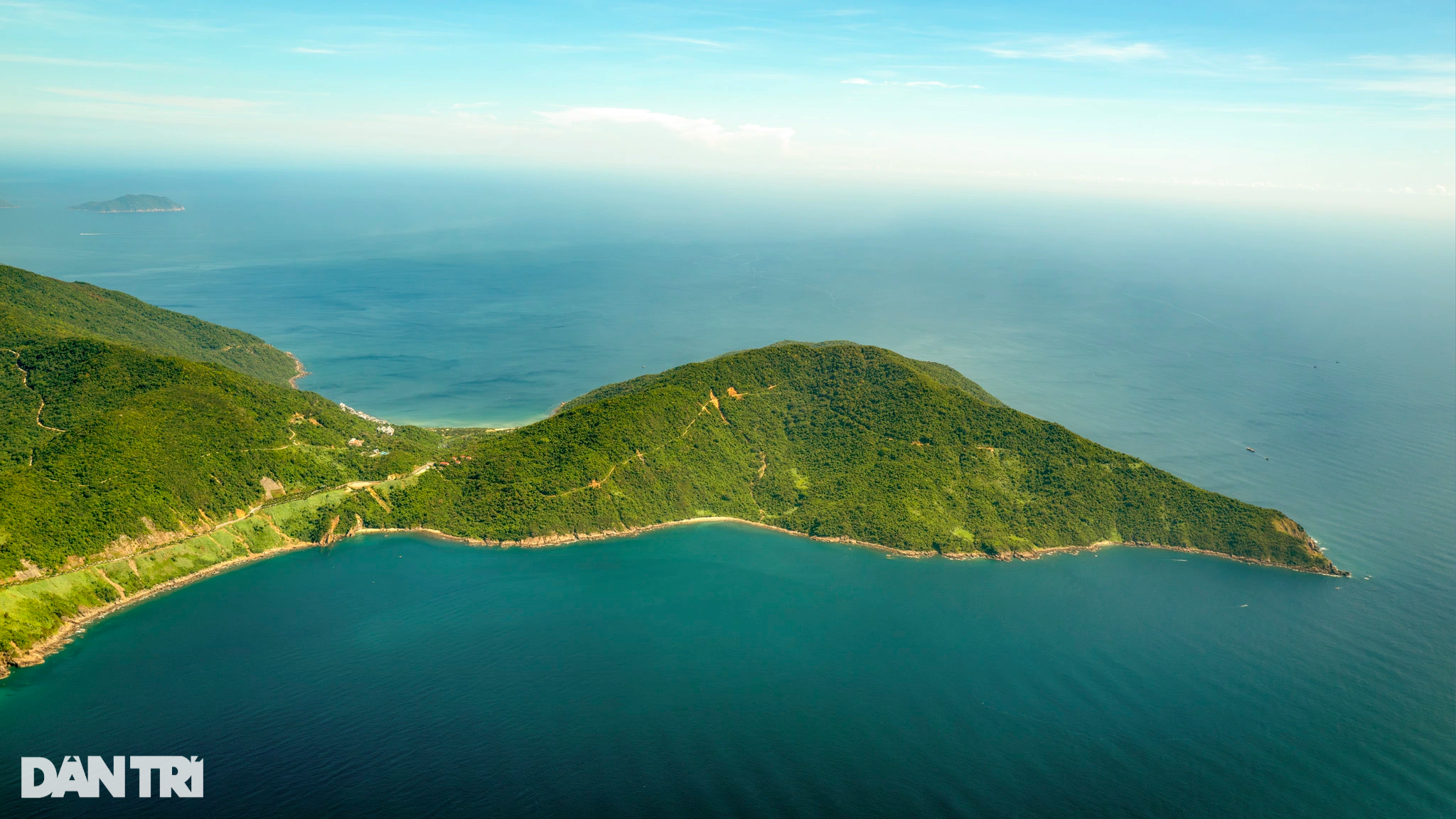 Bay trực thăng ra biển Đông 16km ngắm toàn cảnh TP Đà Nẵng - 6