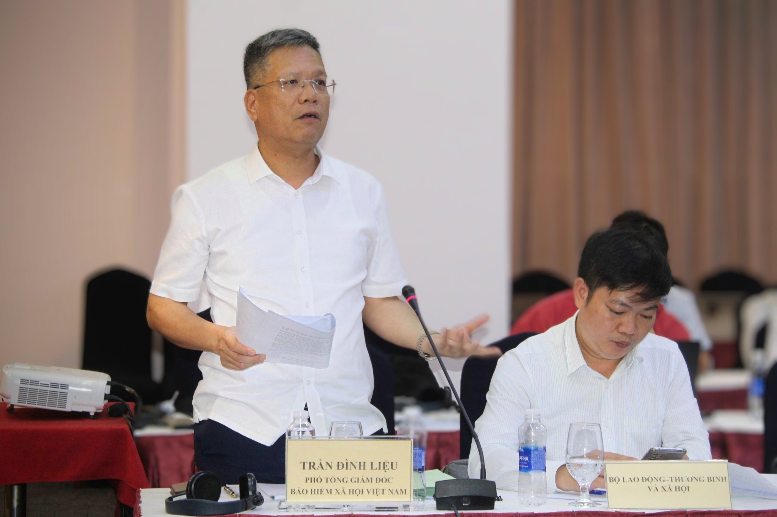 ជាមួយនឹងអត្ថប្រយោជន៍ជាច្រើន គ្មាននរណាម្នាក់ចង់ដកប្រាក់ធានារ៉ាប់រងសង្គមភ្លាមៗនោះទេ! - ៤ Nhiều quyền lợi thì không ai muốn rút BHXH một lần! - 4