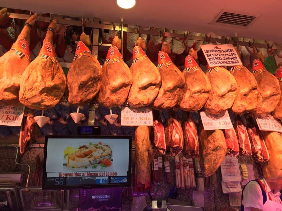 Gallery - Khách Việt trải nghiệm ẩm thực độc lạ ở 55 quốc gia, có món 100 triệu đồng | Báo Dân trí