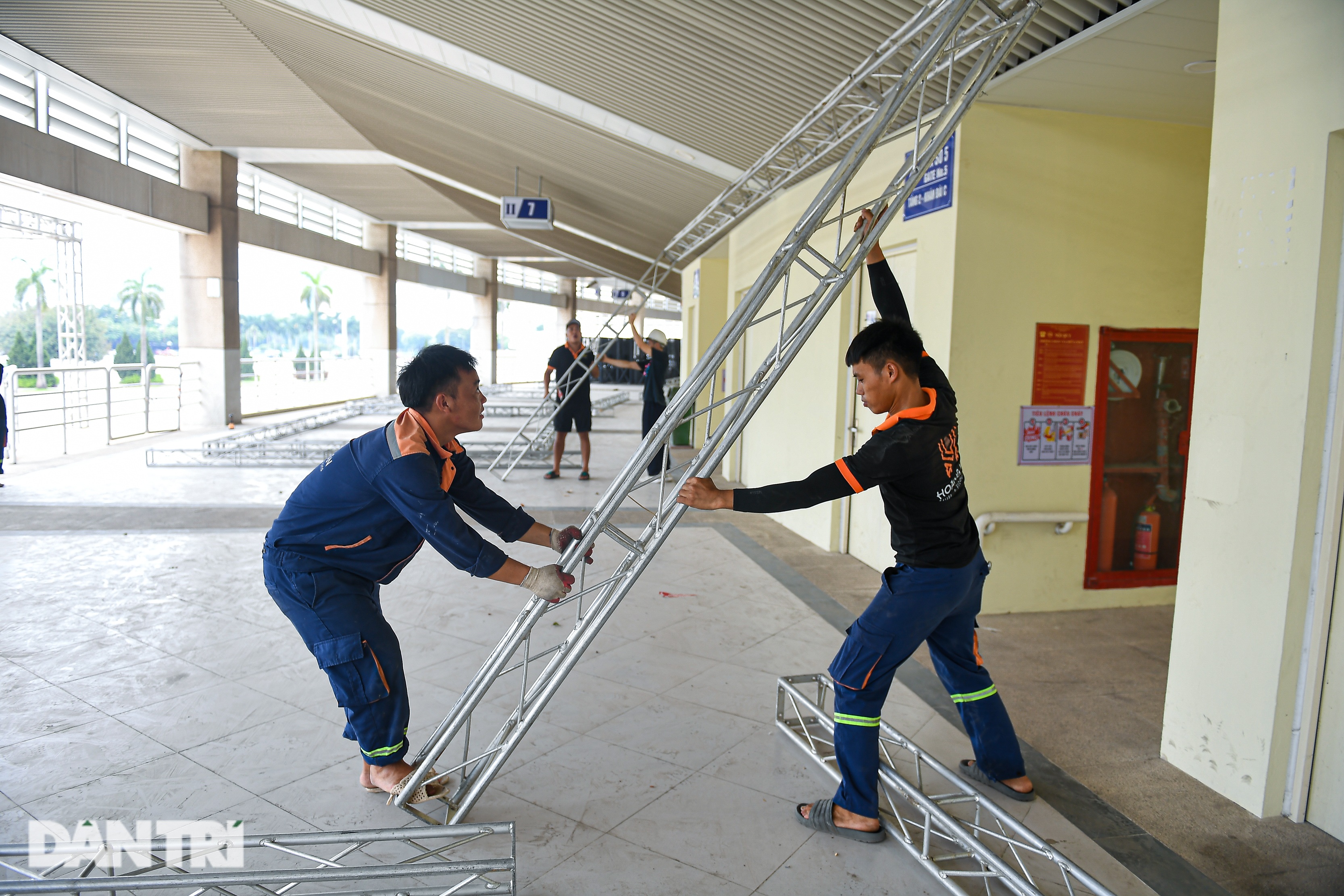 Gallery - Cận cảnh công tác chuẩn bị show Blackpink tại Hà Nội | Báo Dân trí