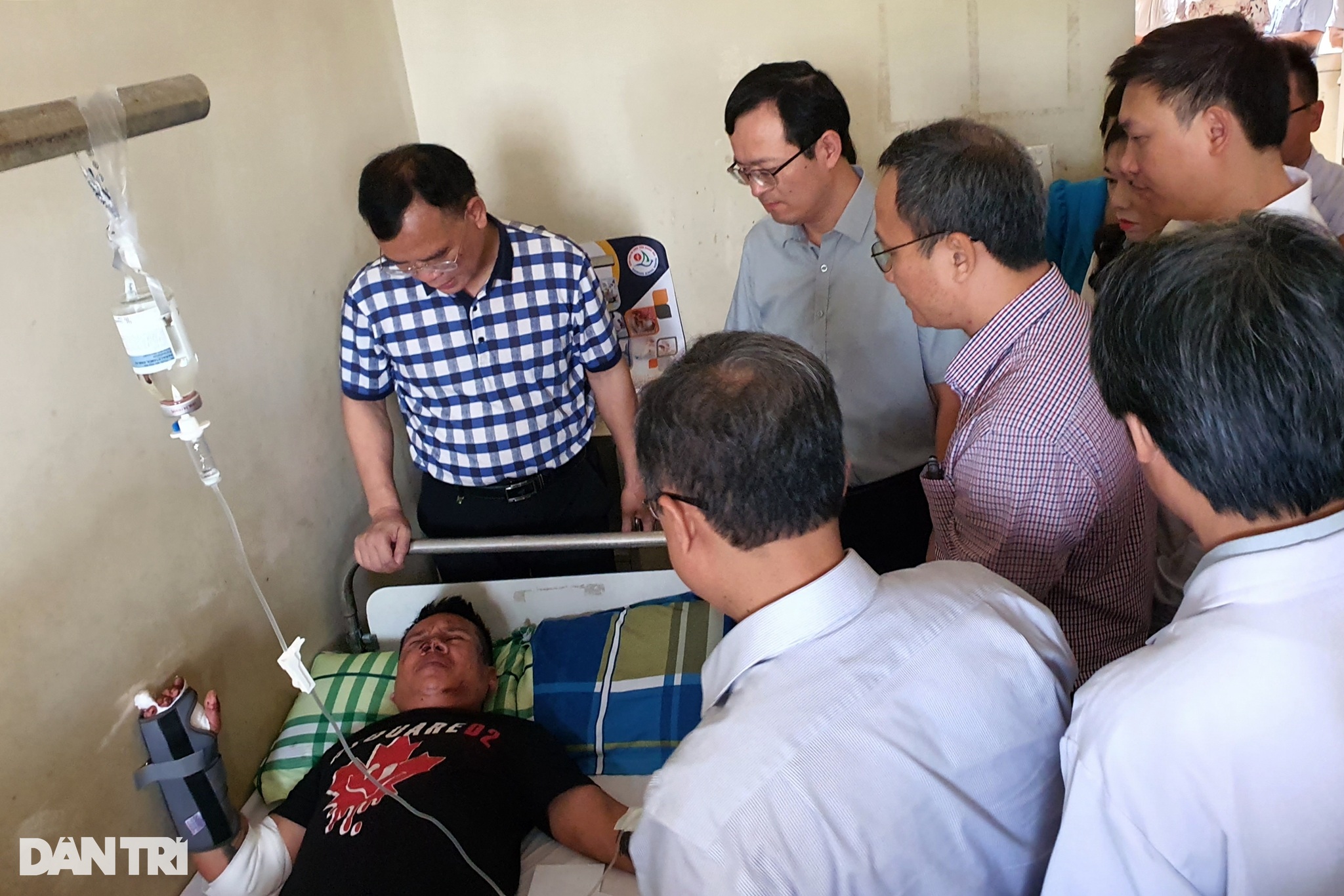 Vụ lật xe 4 người Trung Quốc tử vong: Tỉnh dậy thấy người bên cạnh đã mất - 3 Vụ lật xe 4 người Trung Quốc tử vong: Tỉnh dậy thấy người bên cạnh đã mất - 3