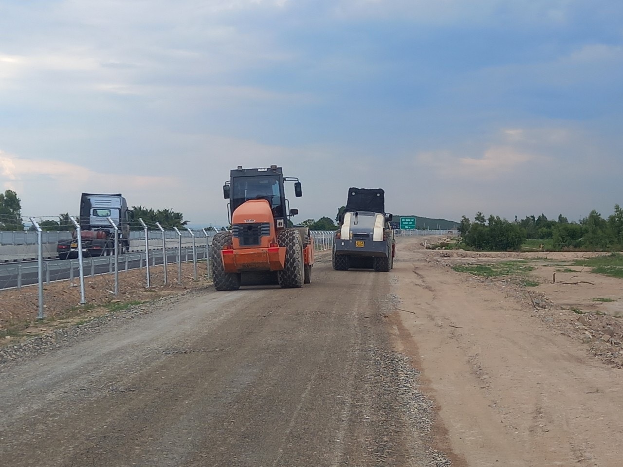 Ì ạch thi công hầm chui, đường gom cao tốc Vĩnh Hảo - Phan Thiết - Dầu Giây - 3