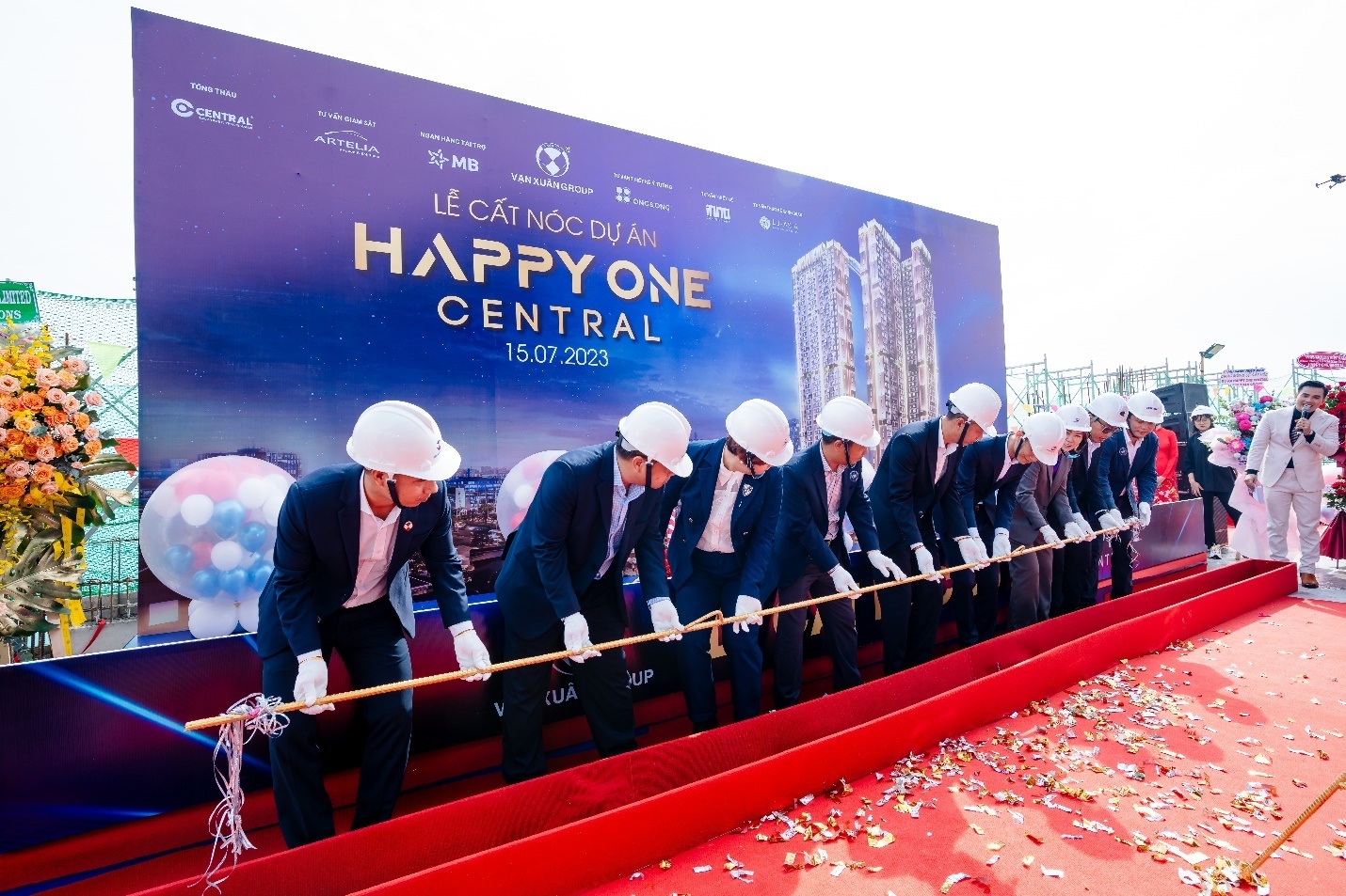 View - Toàn cảnh sự kiện cất nóc và ra mắt căn hộ thật Happy One Central | Báo Dân trí