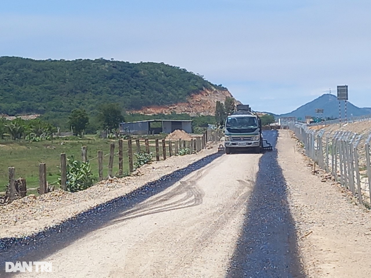 Ì ạch thi công hầm chui, đường gom cao tốc Vĩnh Hảo - Phan Thiết - Dầu Giây - 1