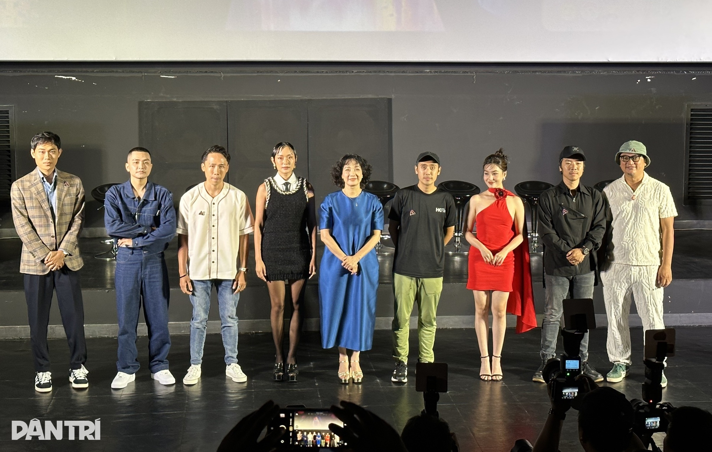 ສິລະປິນປະຊາຊົນ ເລຂາງ: ດີໃຈທີ່ລູກບໍ່ຍອມຮຽນສິລະປະ - 1 NSND Lê Khanh: Tôi mừng khi các con từ chối theo nghệ thuật - 1