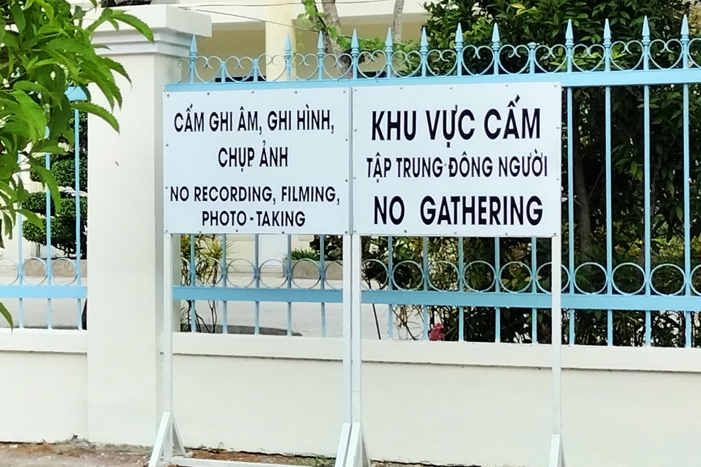 Bảng cấm ghi âm, chụp ảnh giăng tràn lan, Chủ tịch Bạc Liêu yêu cầu gỡ - 1