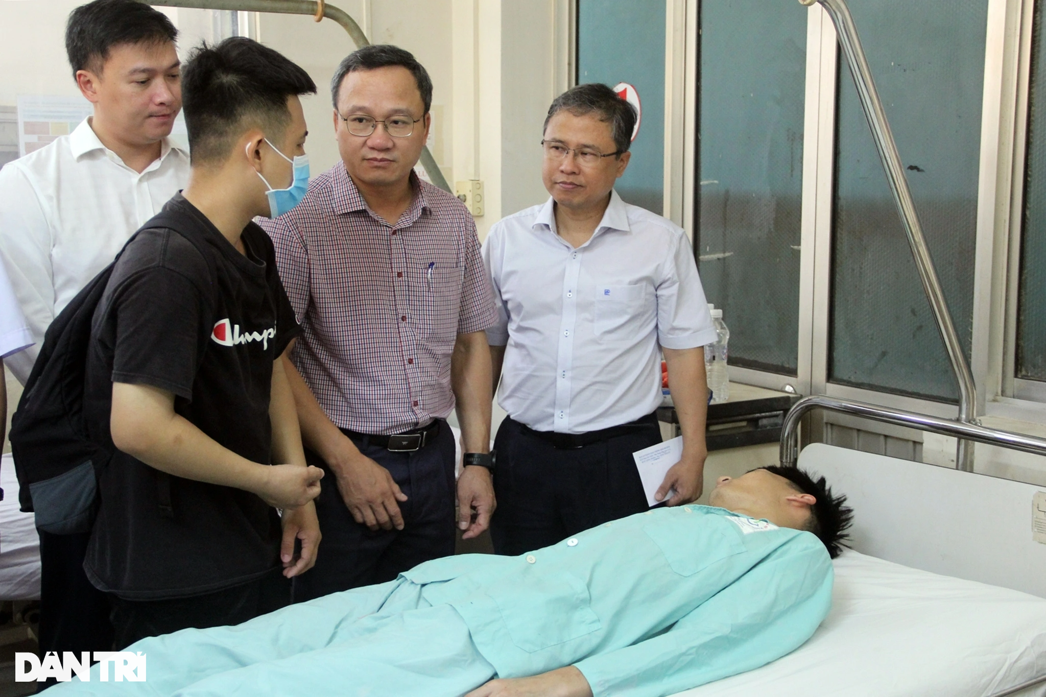 Vụ lật xe 4 người Trung Quốc tử vong: Tỉnh dậy thấy người bên cạnh đã mất - 1