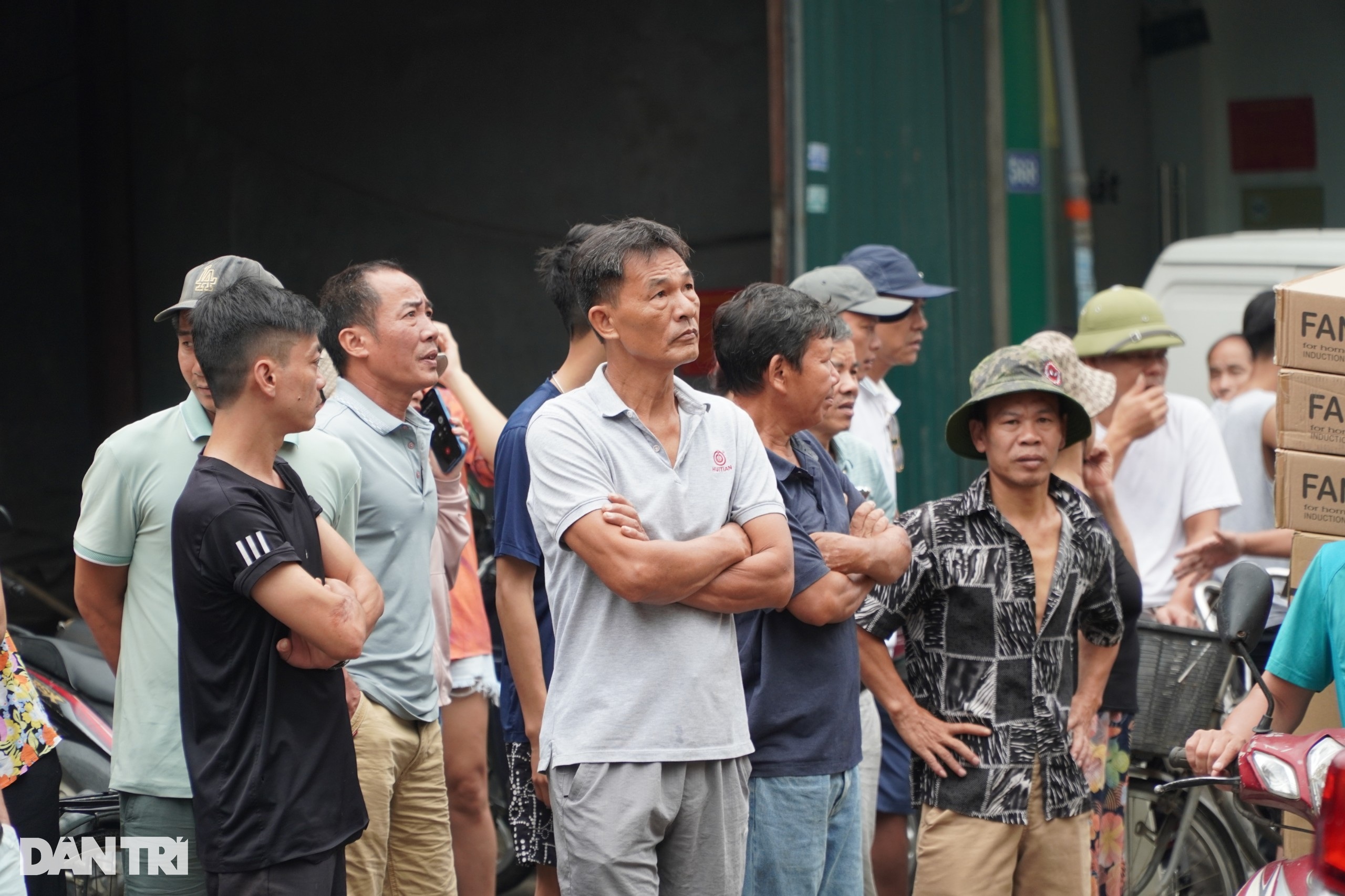Hiện trường vụ cháy cửa hàng xe điện khiến 3 người chết ở Hà Nội - 6