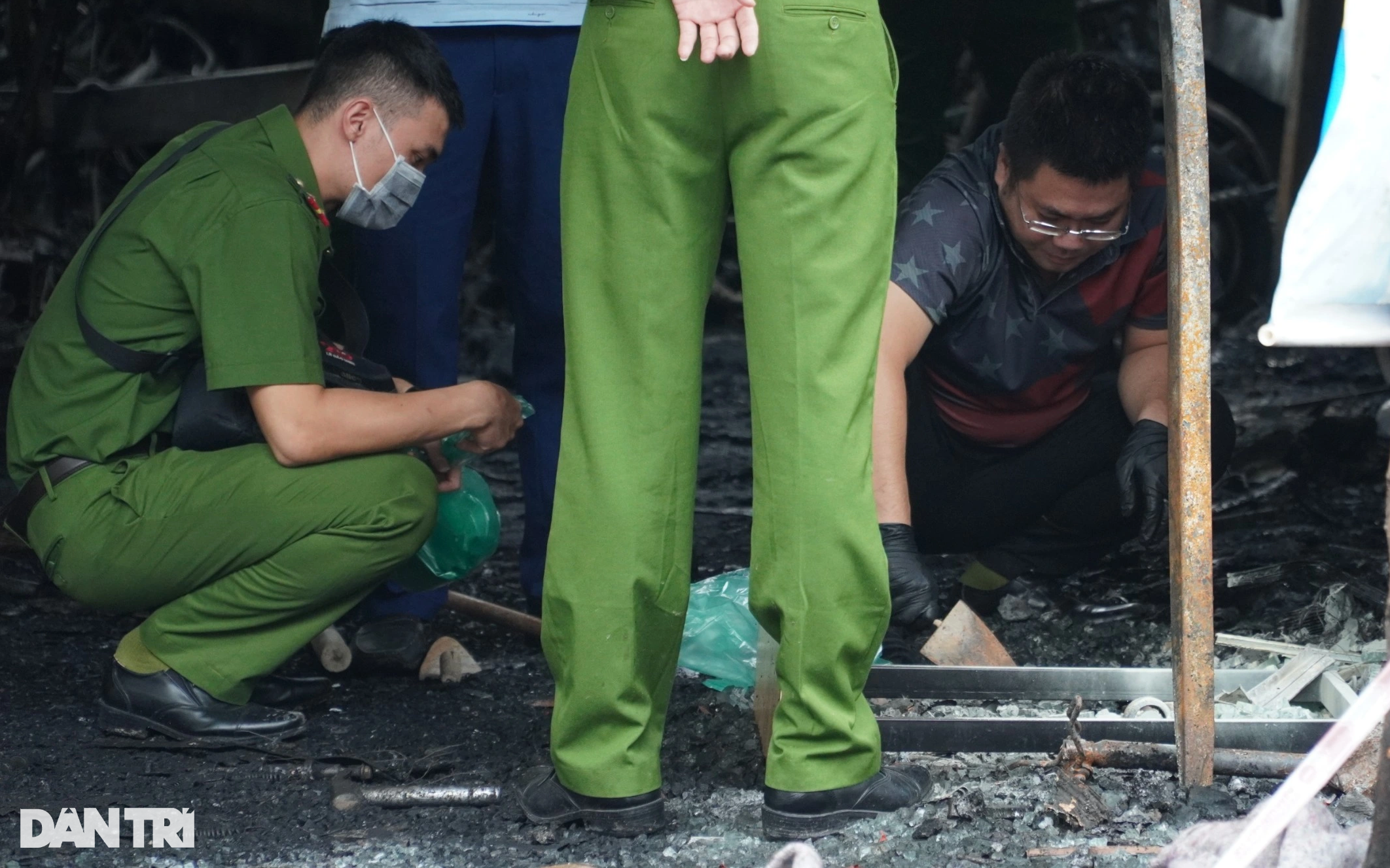 Hiện trường vụ cháy cửa hàng xe điện khiến 3 người chết ở Hà Nội - 9