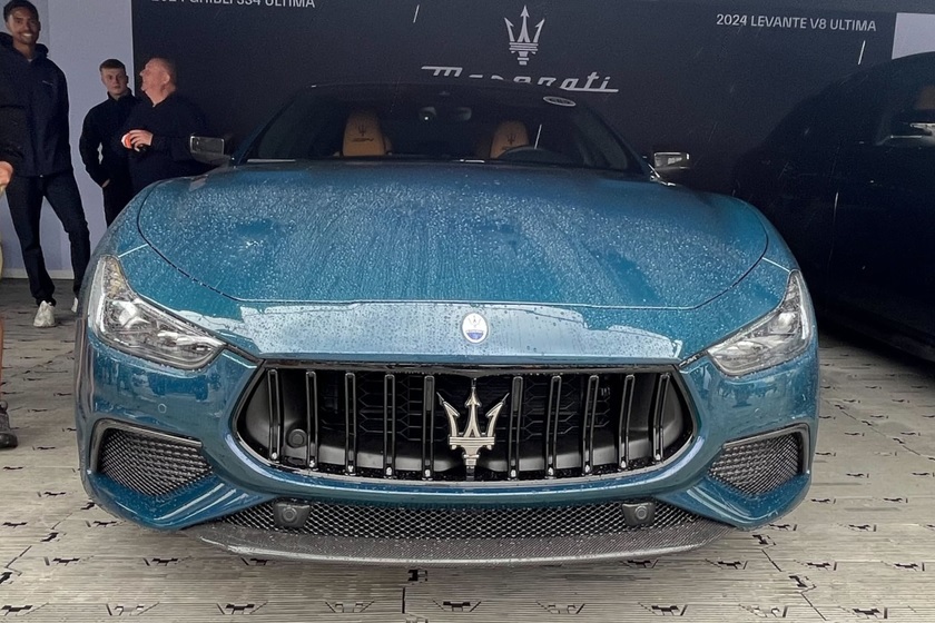 View - Maserati Ghibli 334 Ultima ra mắt, lập kỷ lục sedan nhanh nhất thế giới | Báo Dân trí
