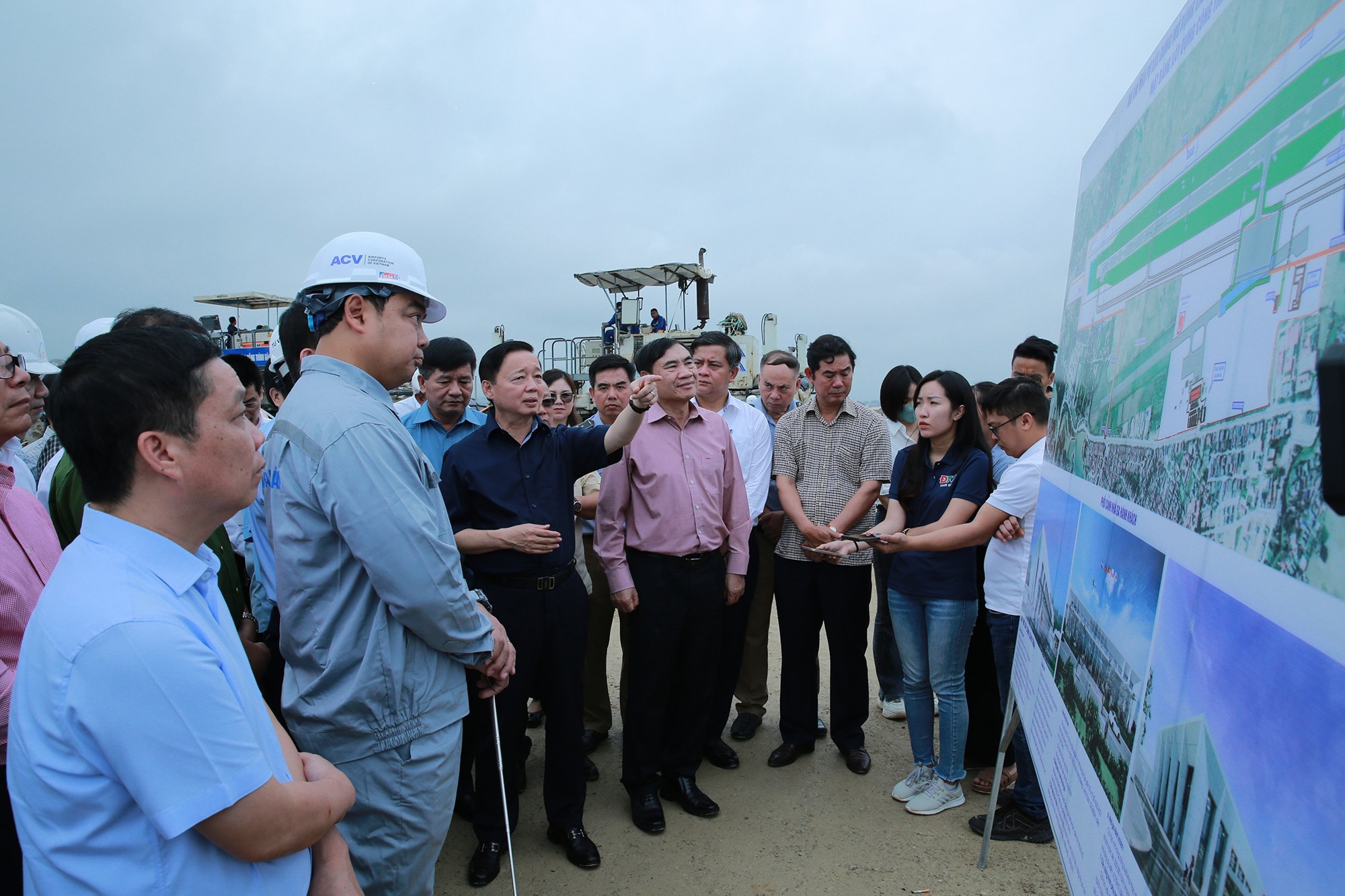 Phó Thủ tướng thúc tiến độ sân bay gần 1.500 tỷ ở Điện Biên - 1