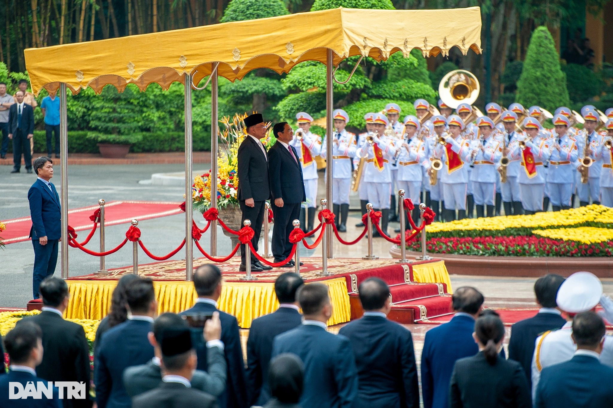 Thủ tướng Phạm Minh Chính chủ trì lễ đón Thủ tướng Malaysia thăm Việt Nam - 2